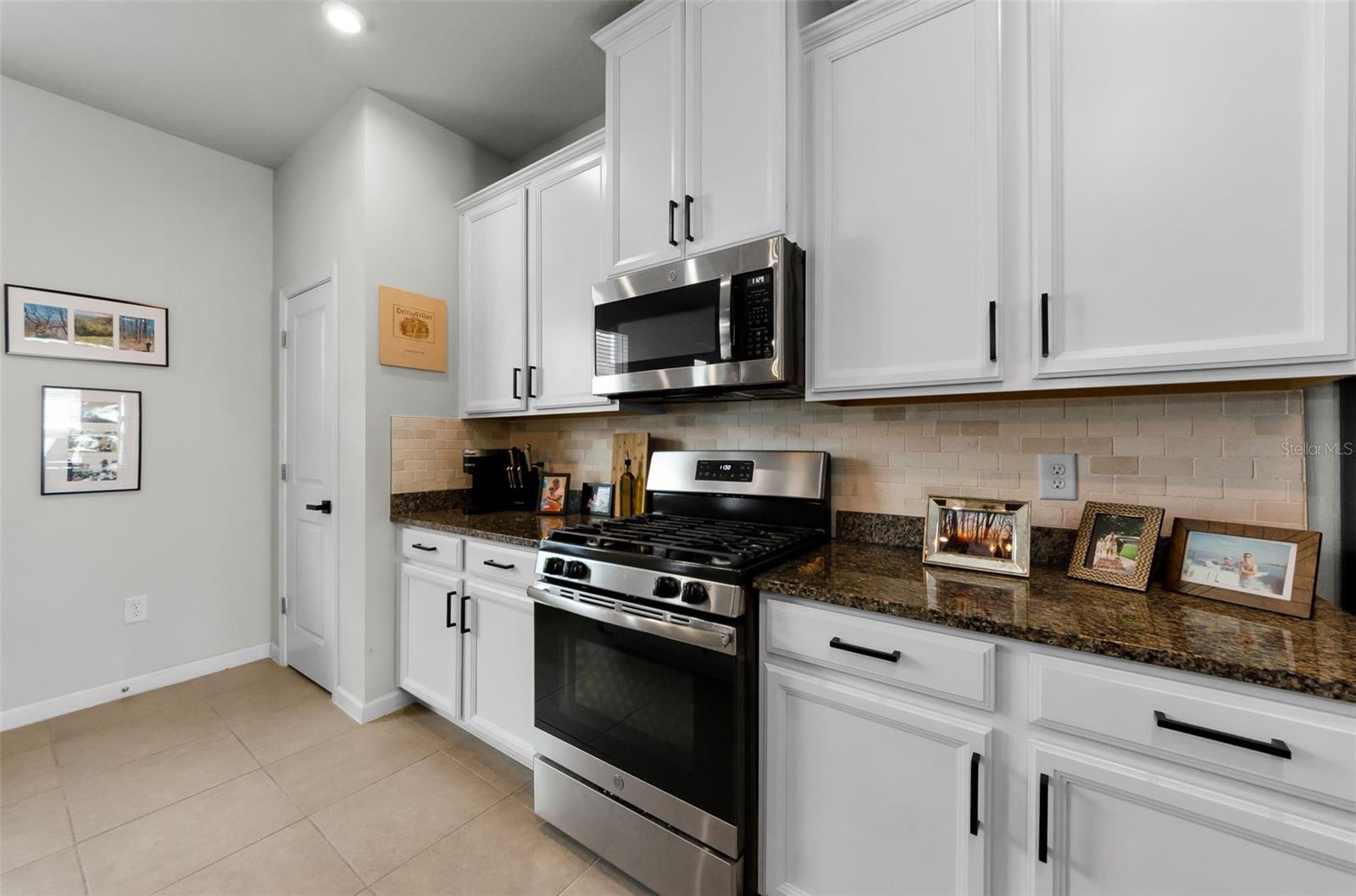42" Cabinets w crown molding