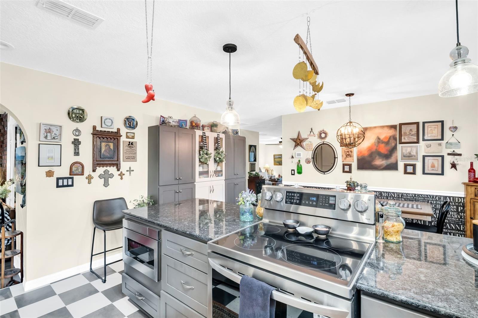 STUNNING CABINETRY