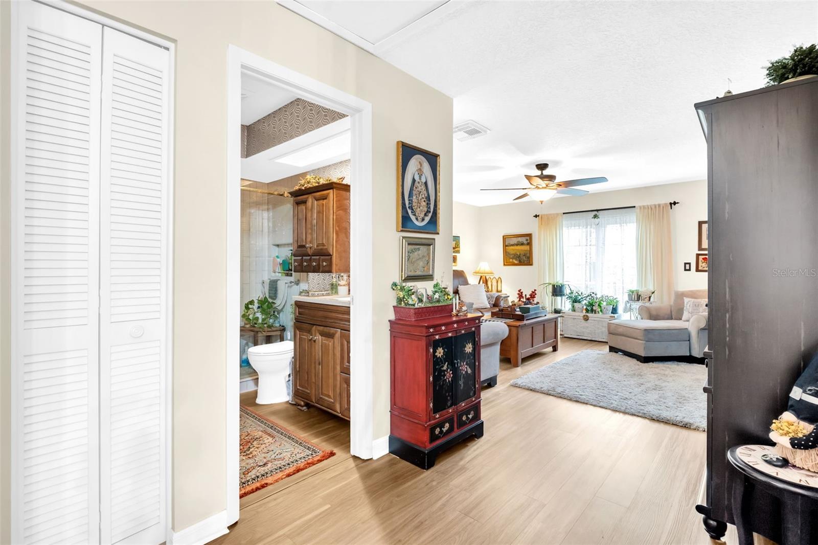 CONTINUOUS LUXURY VINYL PLANK FLOORING