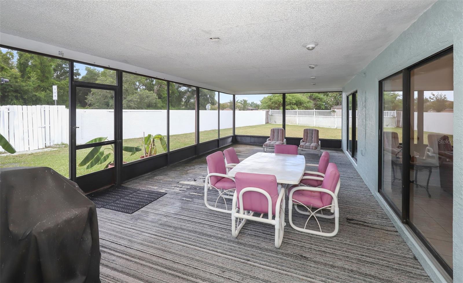 Oversized screened lanai
