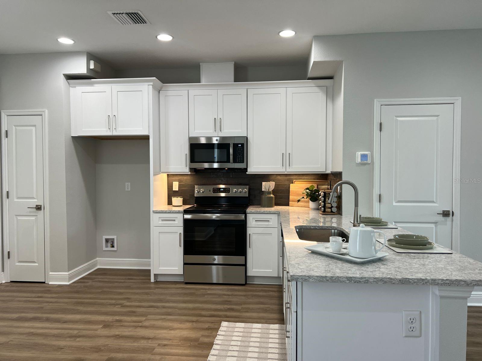 under cabinet lighting