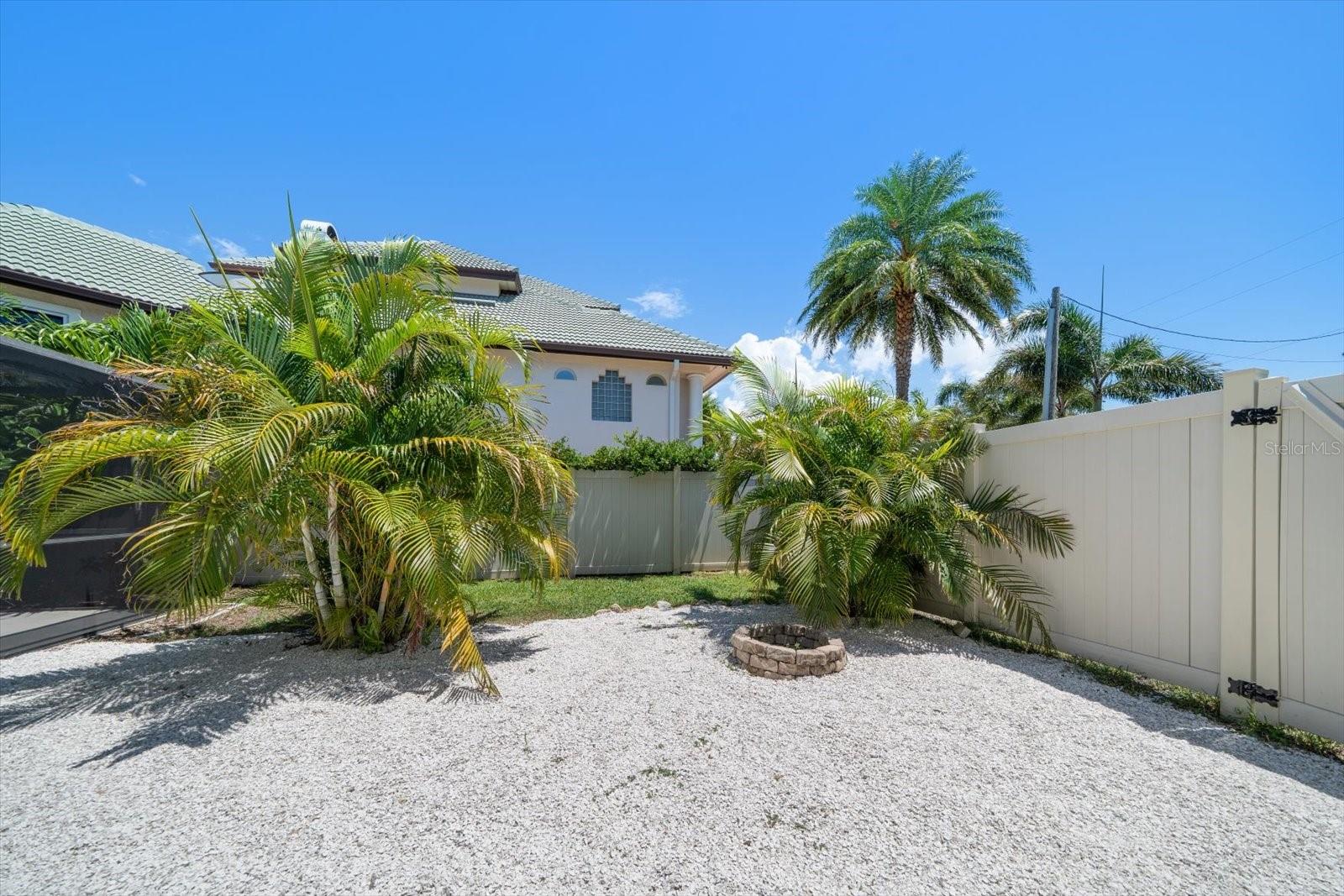 Large side yard offers lots of options!