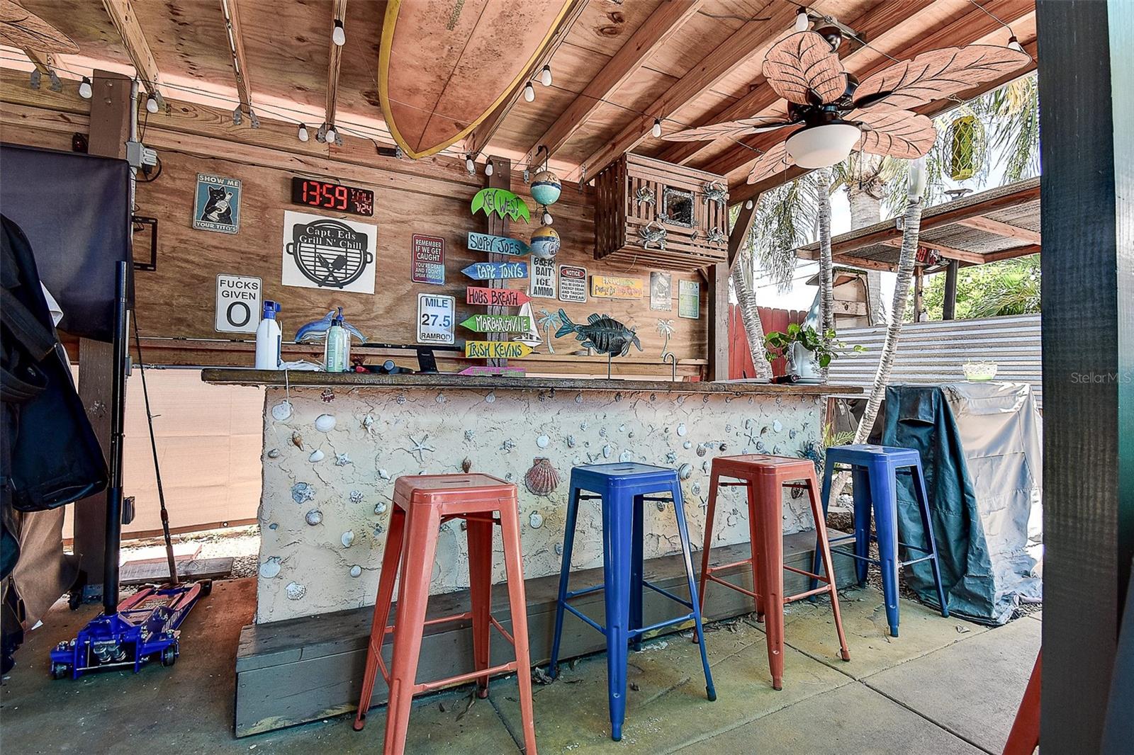 Outside Bar