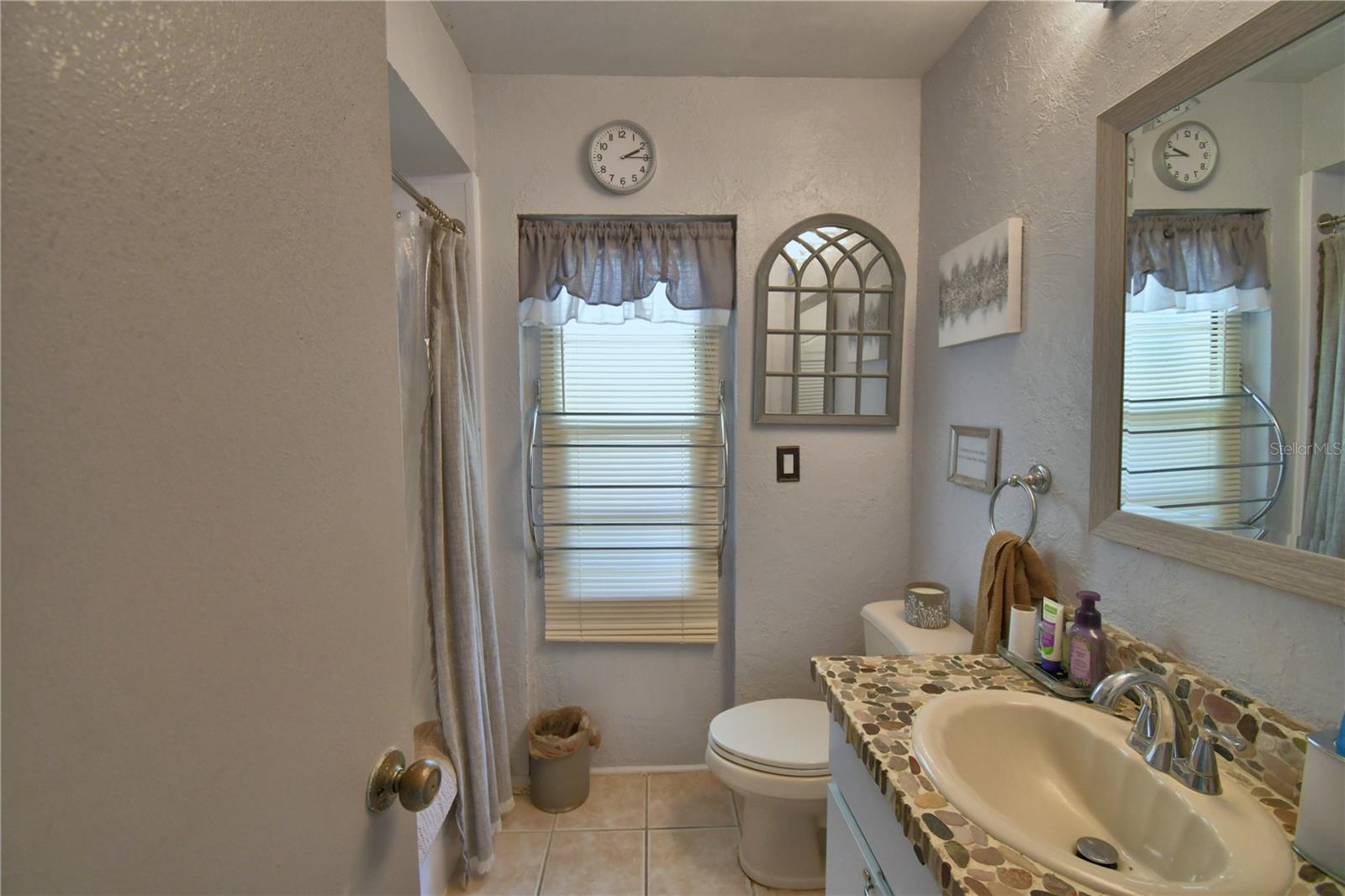 Shower/ tub Combo in 2nd Bathroom