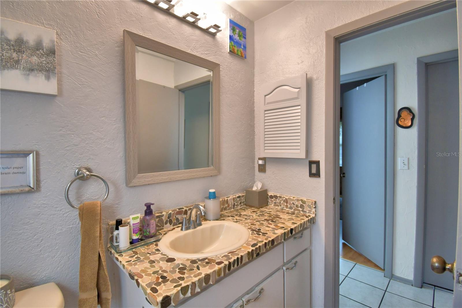 2nd Bathroom to Hall