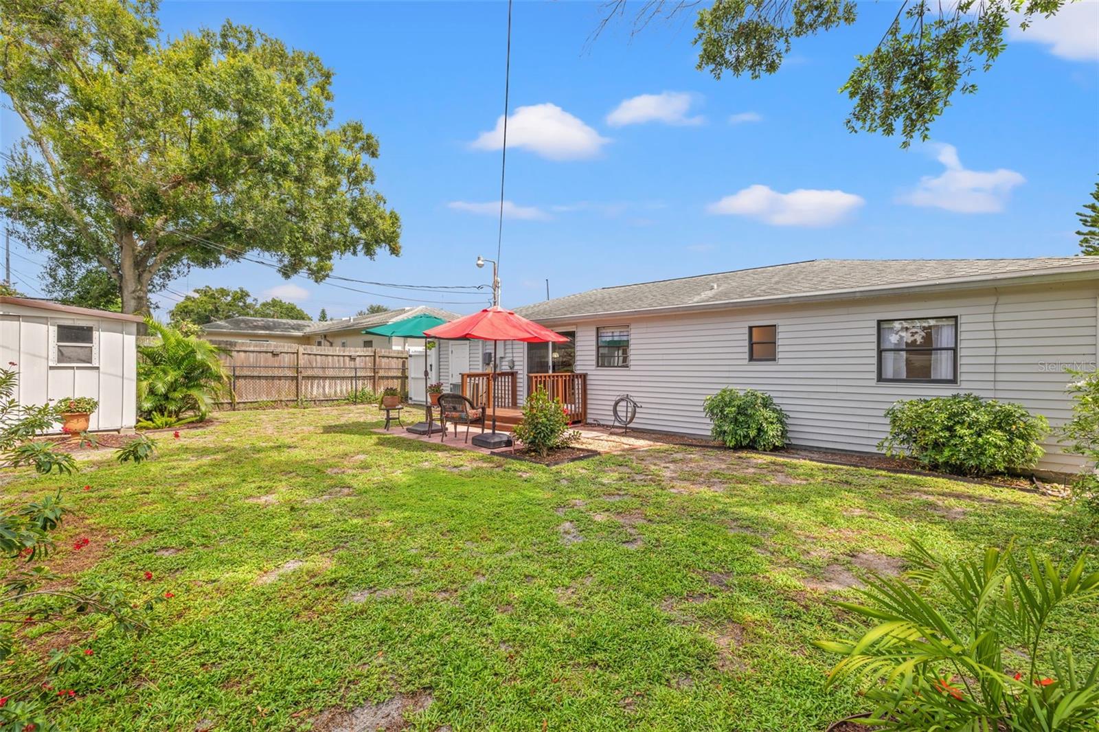 Vinyl fence back yard