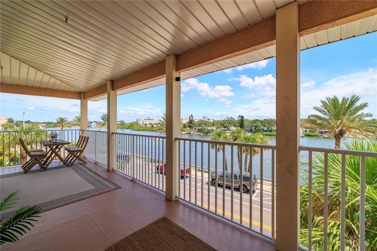 Large front patio overlooking intercoastal!