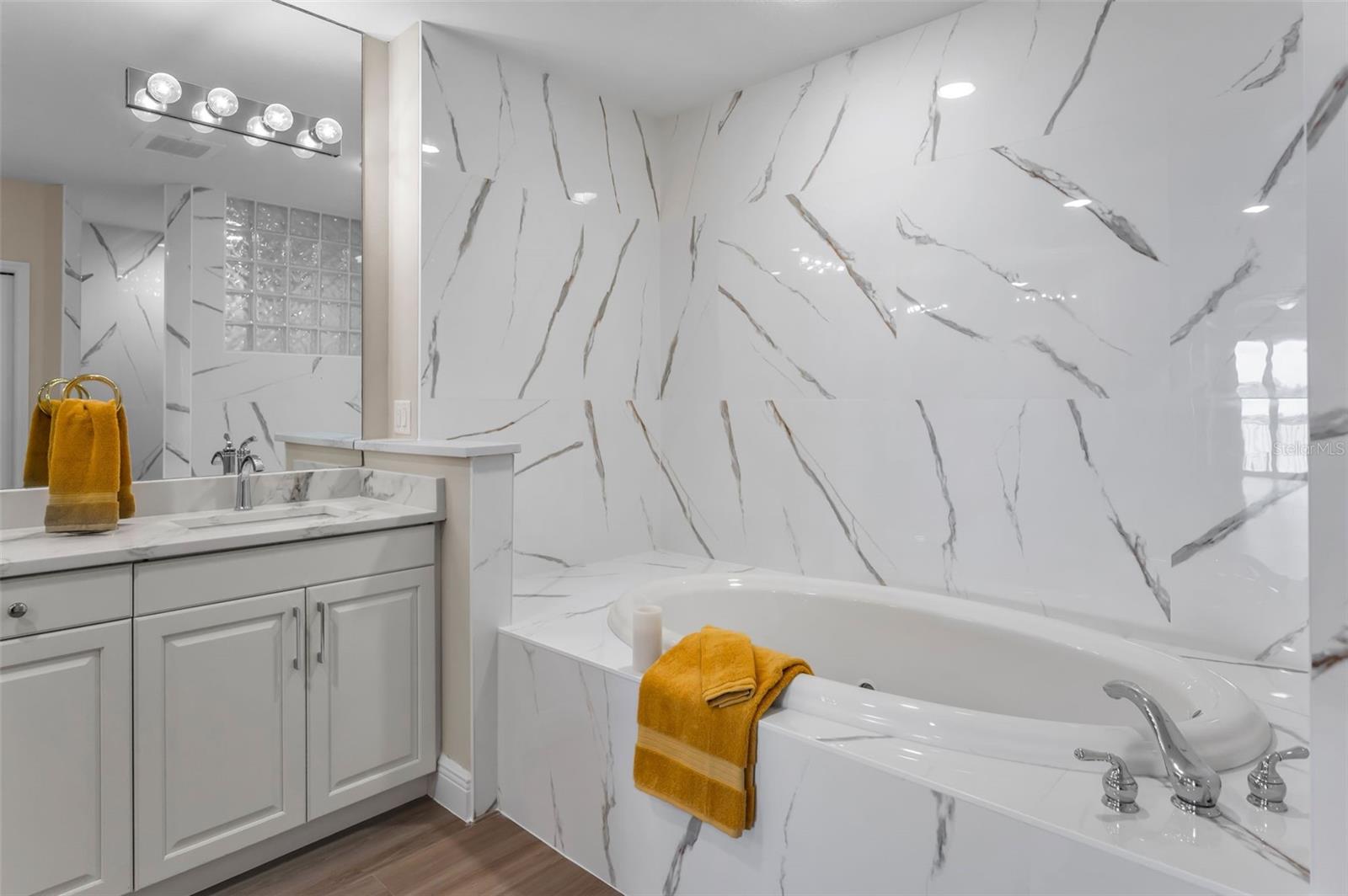 ..MASTER BATH  - SPA SOAKING TUB.. SICILIA II POLISHED PORCELAIN TILE. COME & ENJOY LIFE.