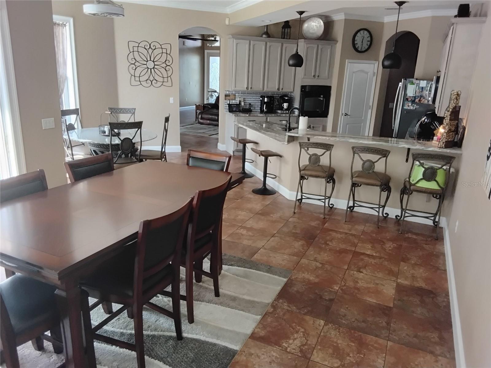 Dining/ kitchrn