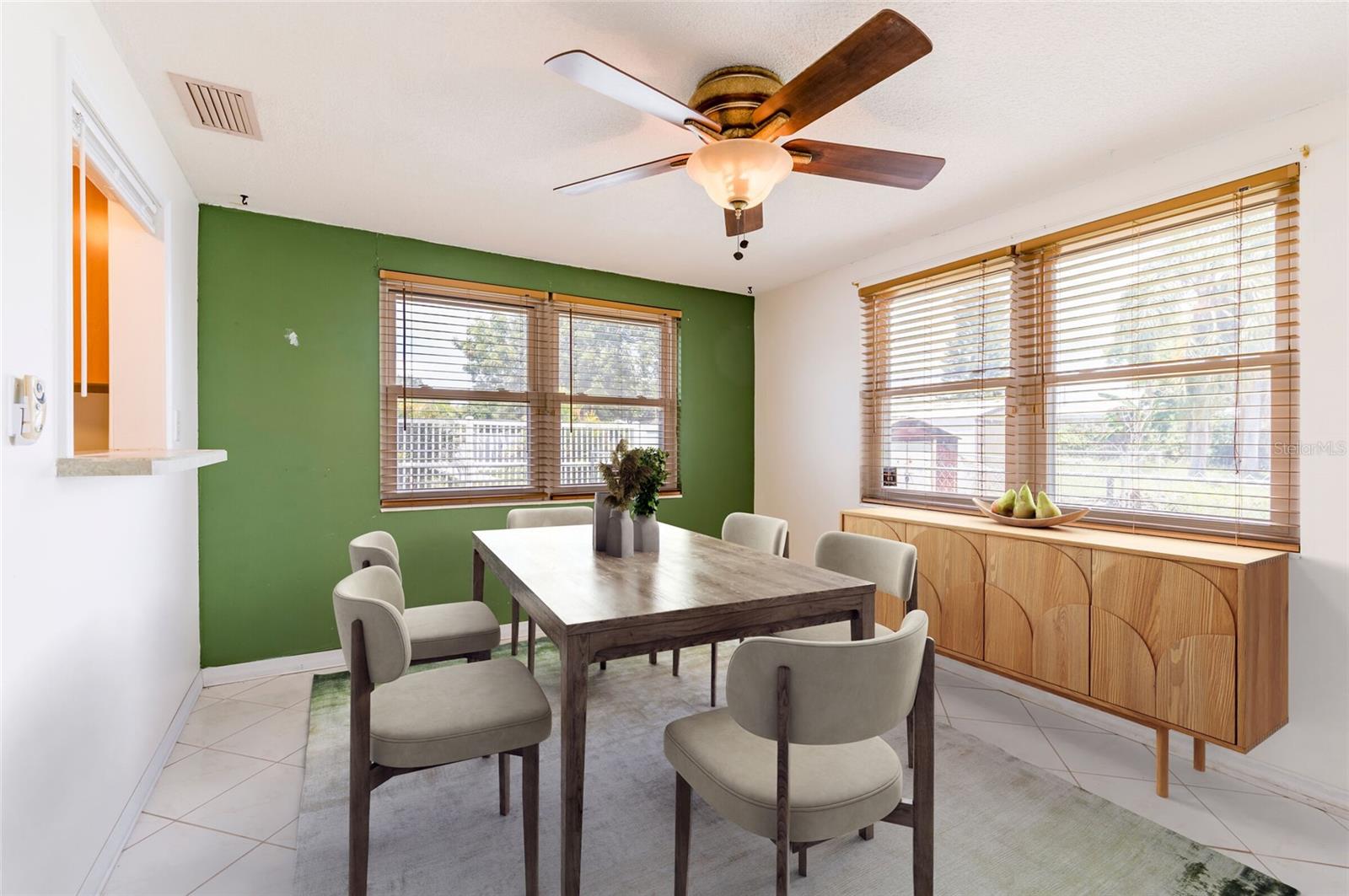 Rear dining/living