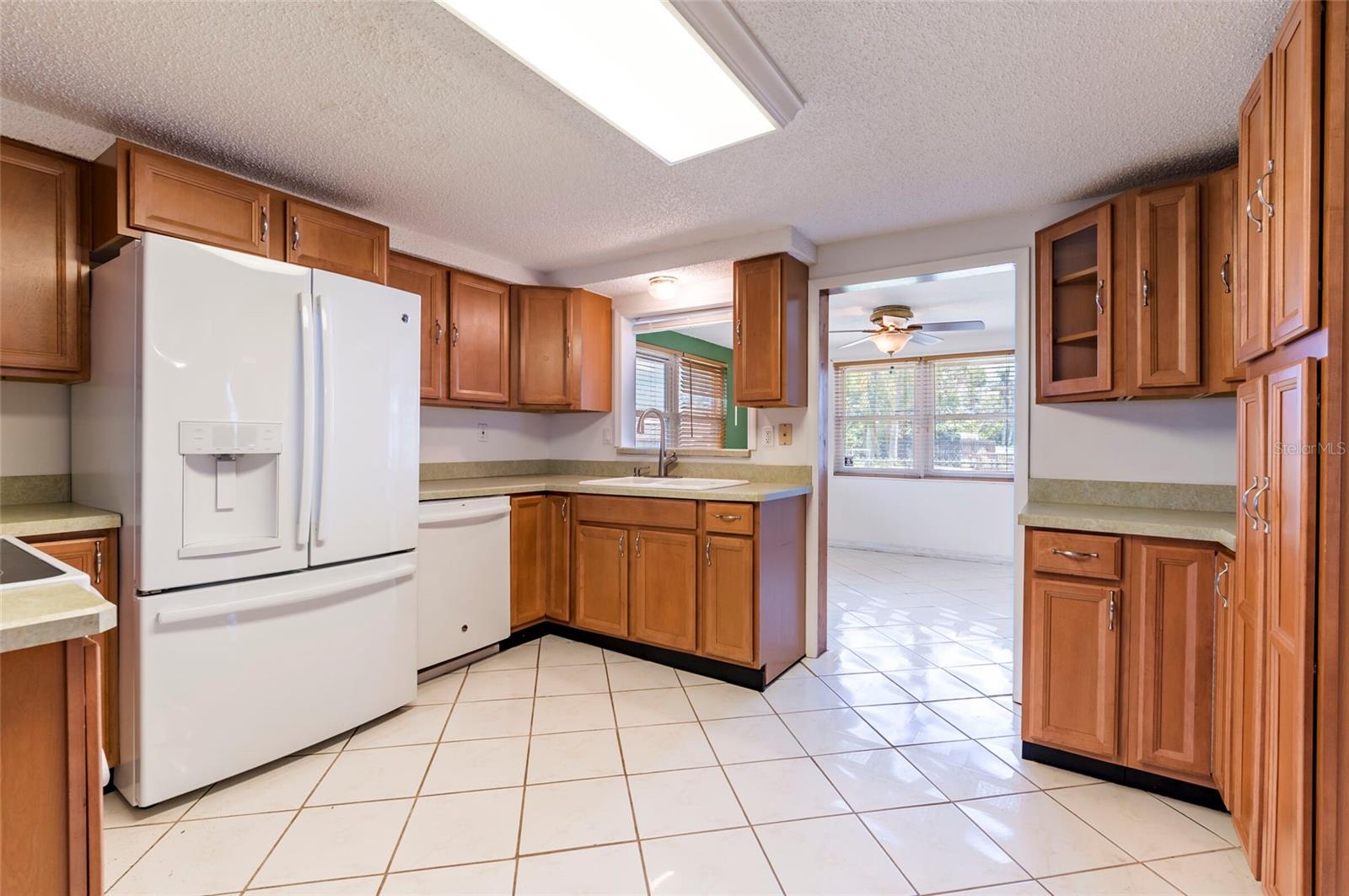 Large kitchen, lots of storage
