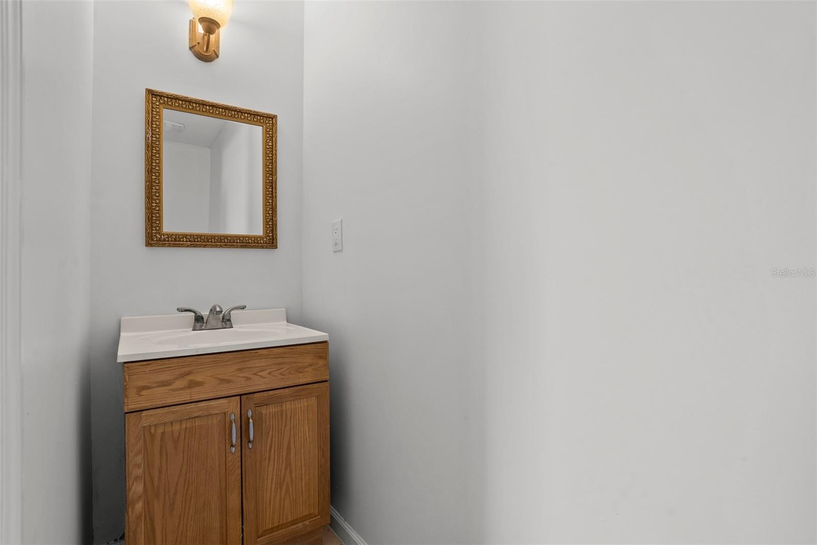 1/2 Bath