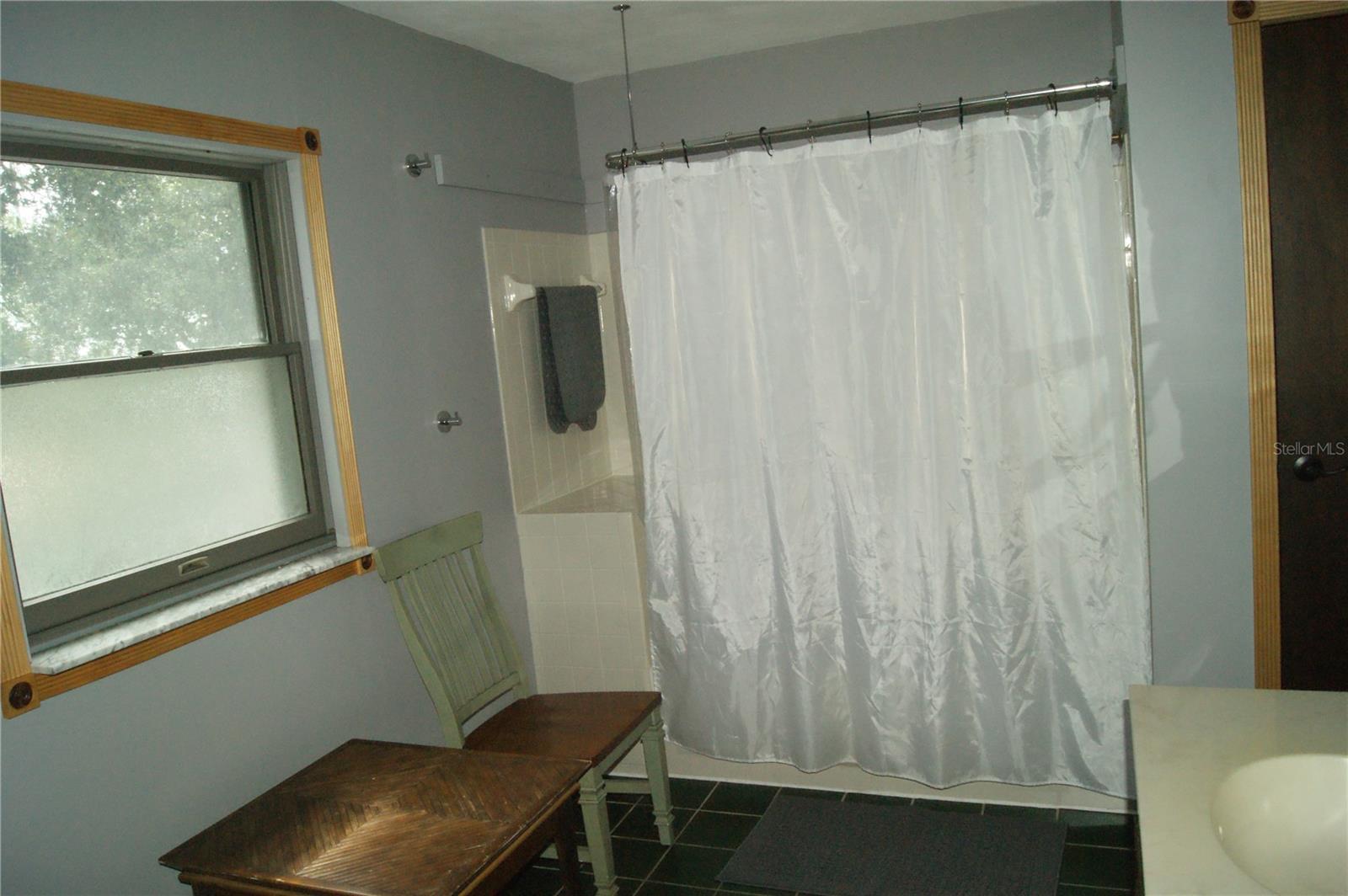 TB8415536