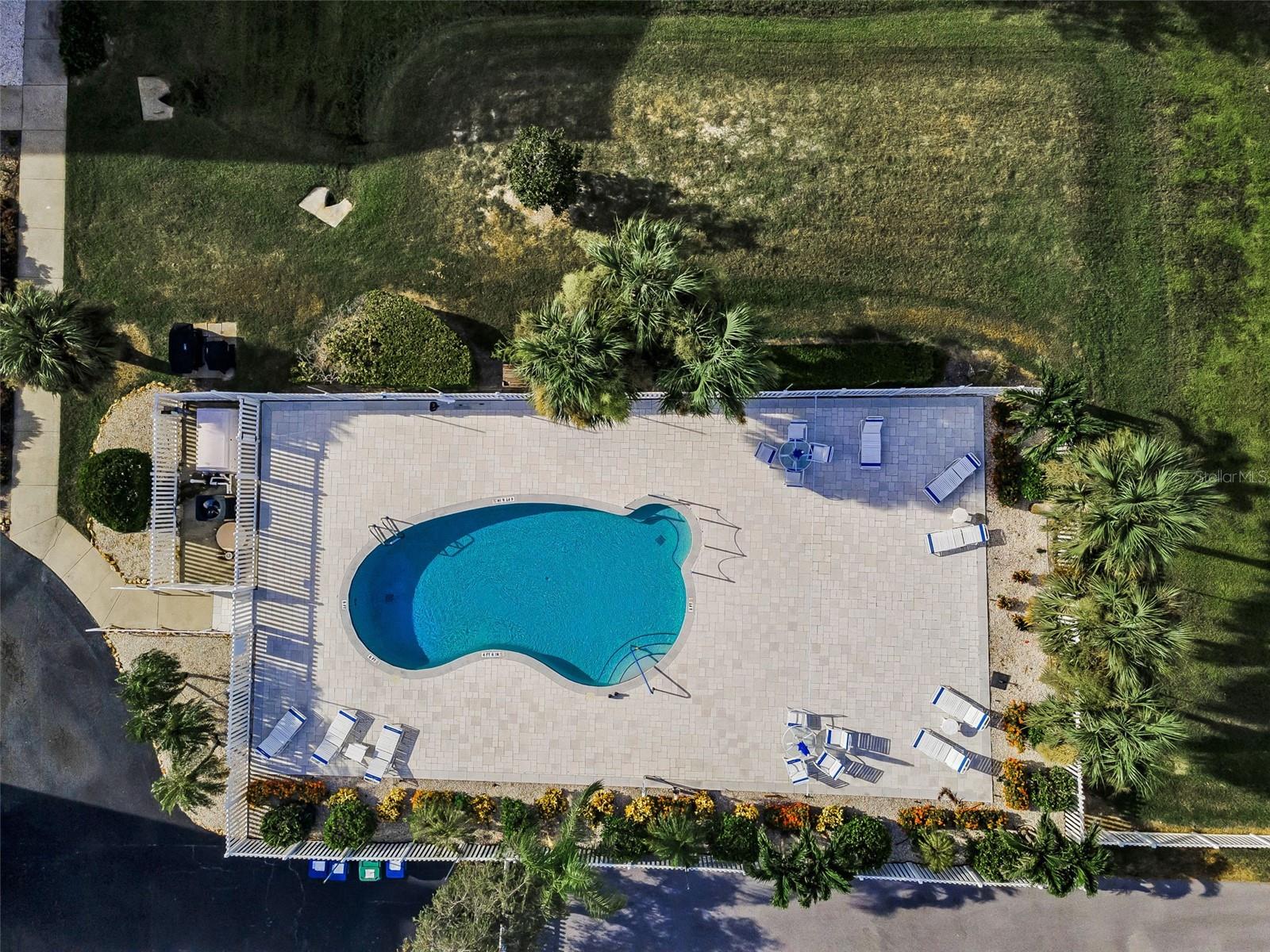 TB8415564