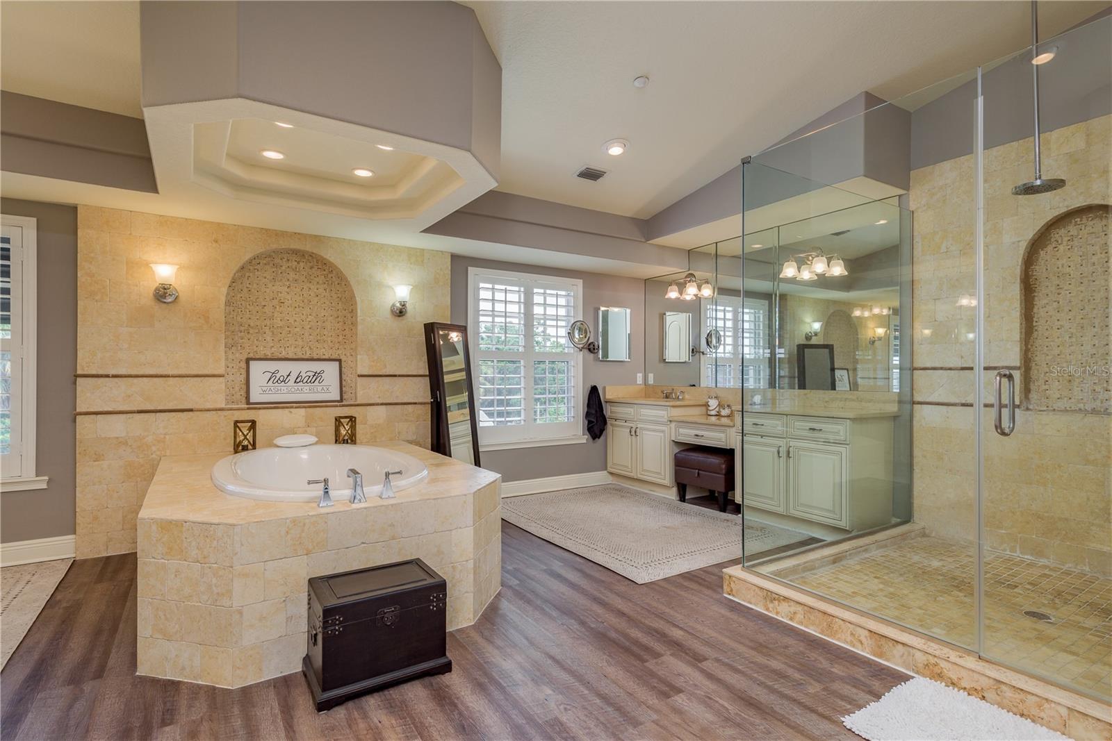 Ensuite HUGE Bathroom