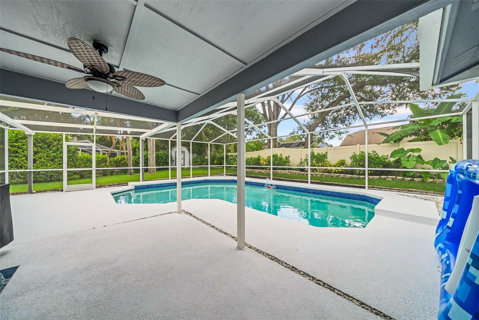 Large back area for entertaining!