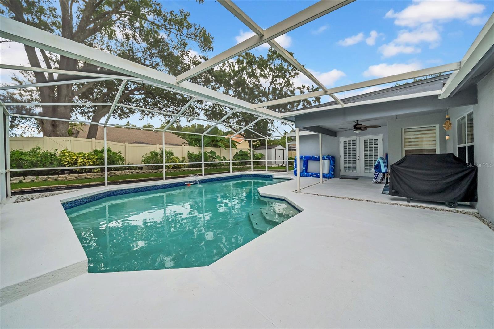 Large back area for entertaining!