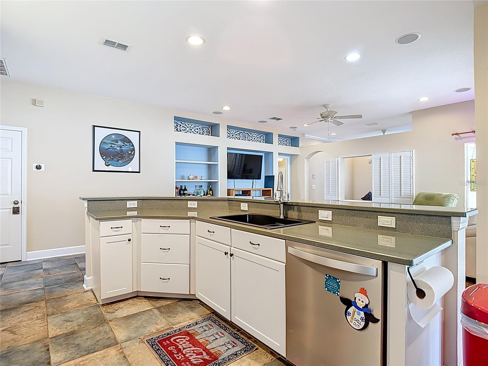 Kitchen island with lots of outlets!