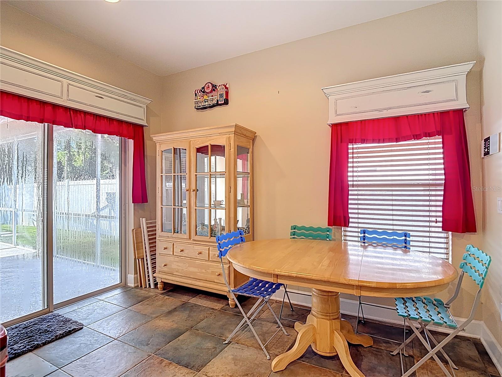 Eat-in kitchen