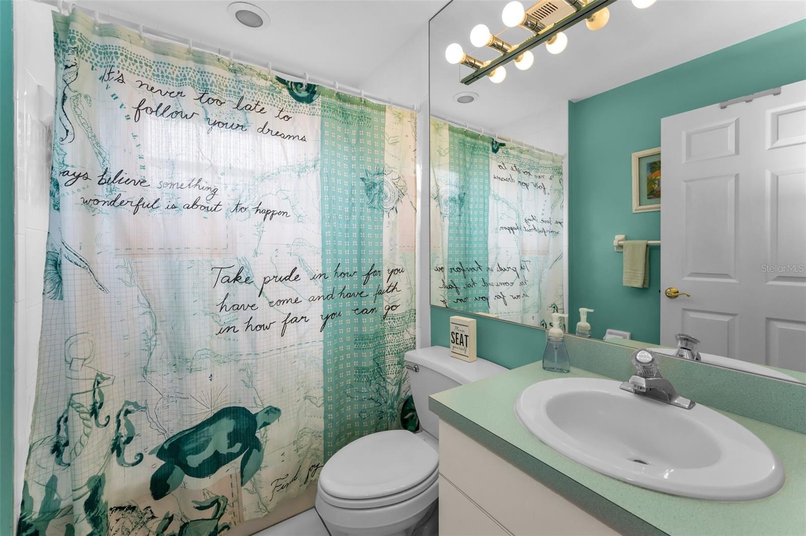 Bathroom 2 with tub/shower