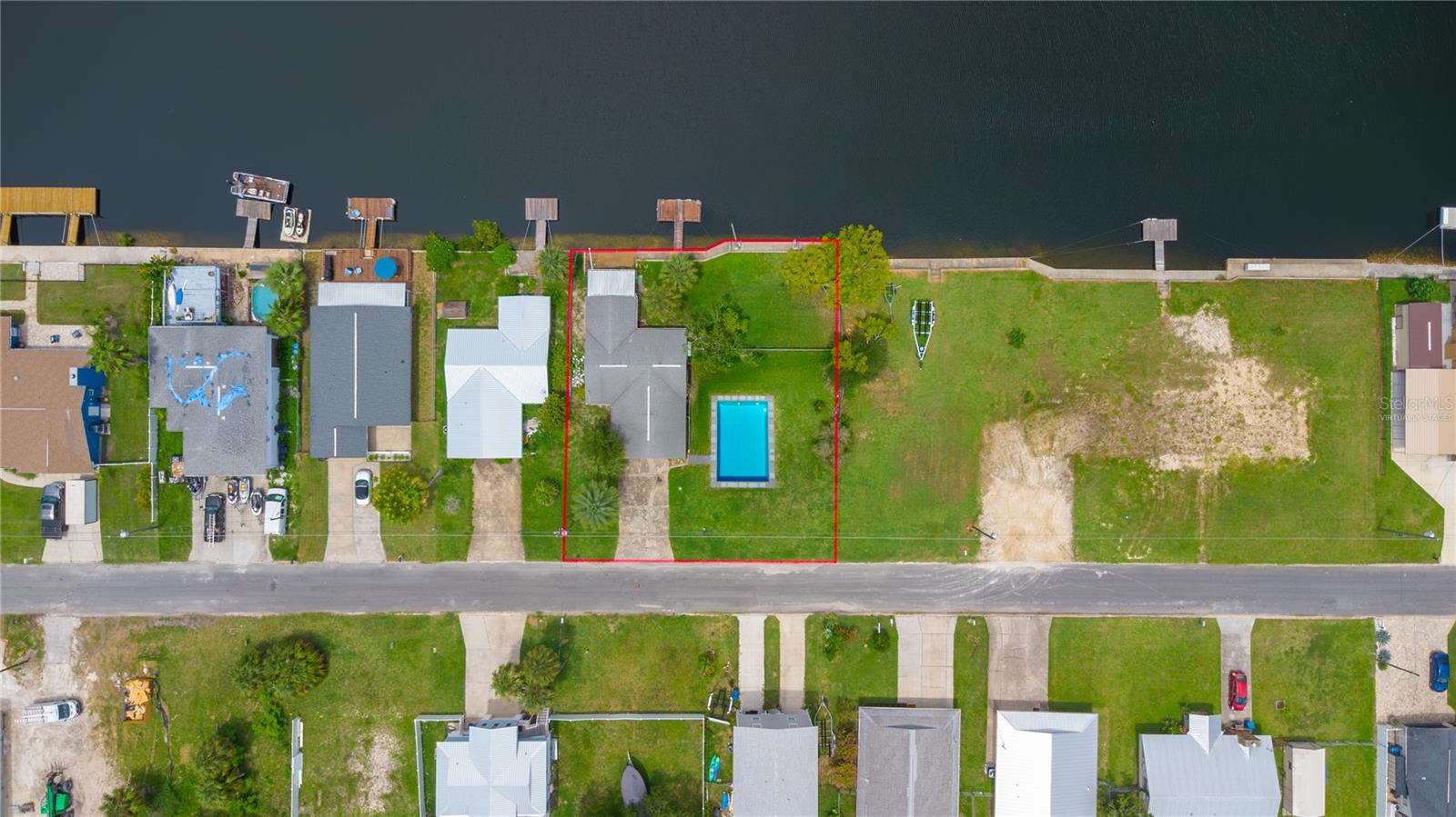 Virtually staged Pool