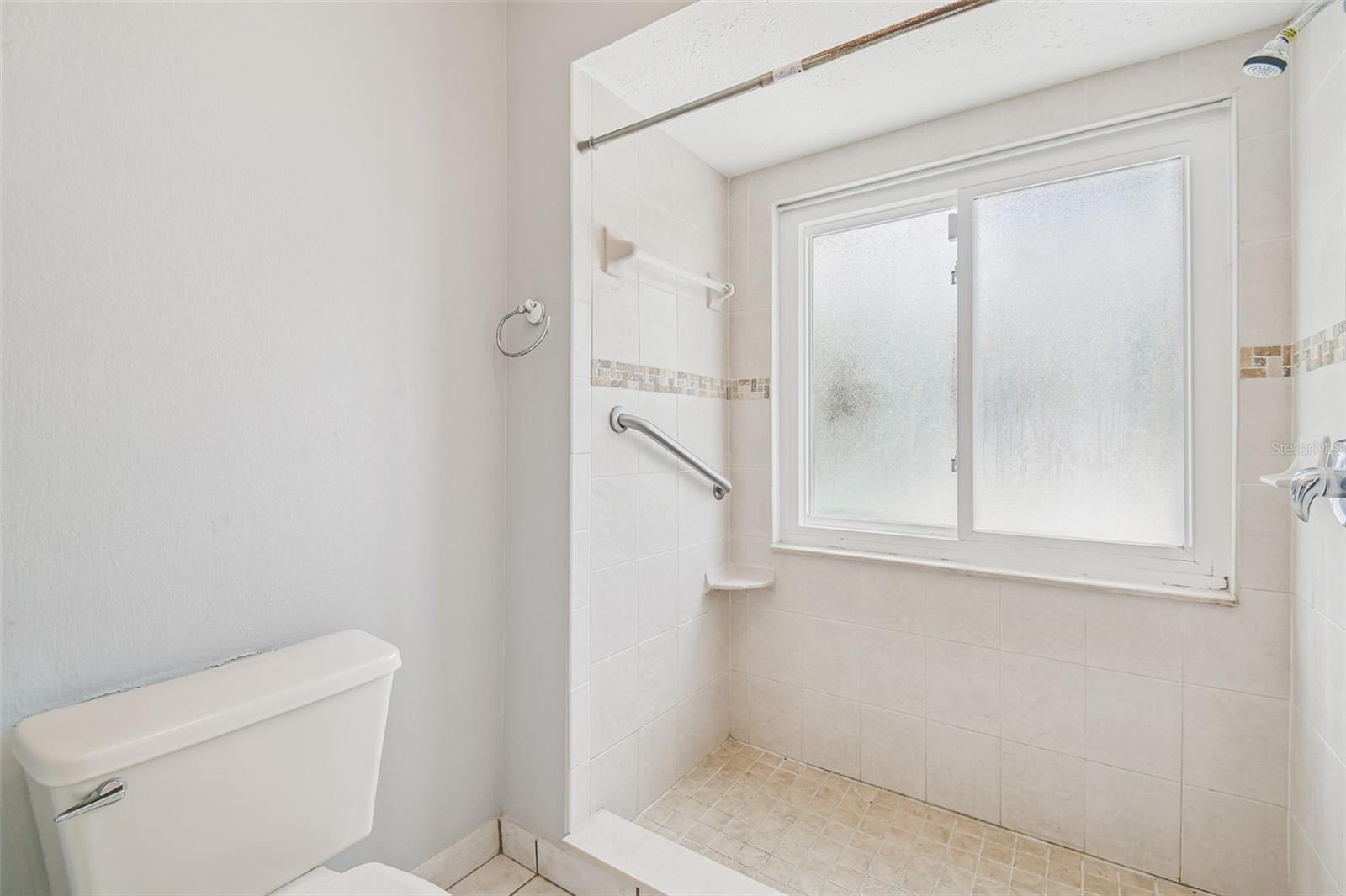 Large step-in shower