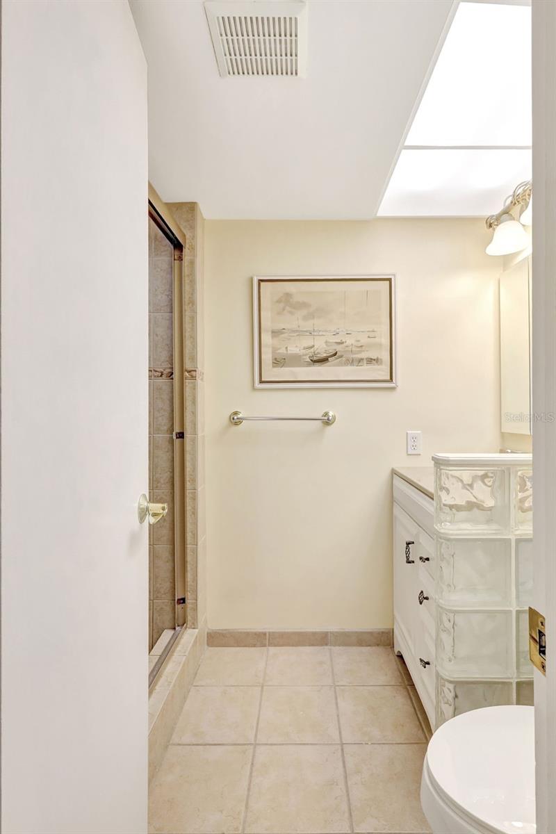Quest Bathroom