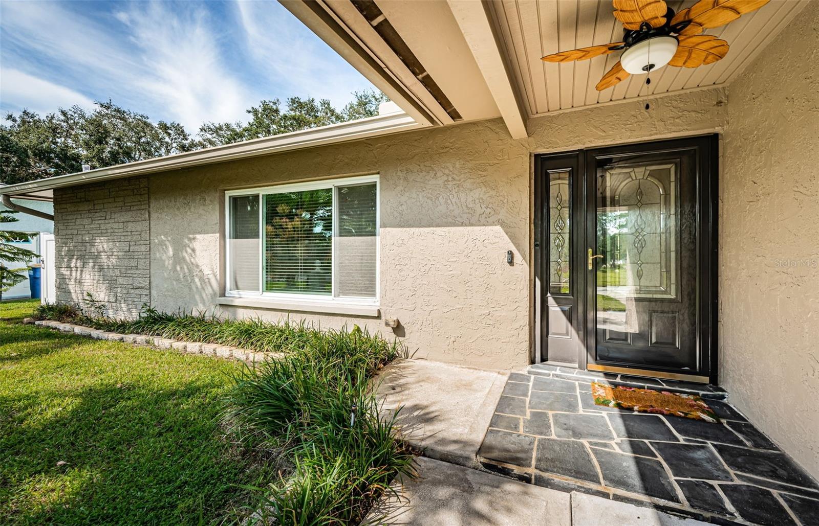 Entry w/Storm Door
