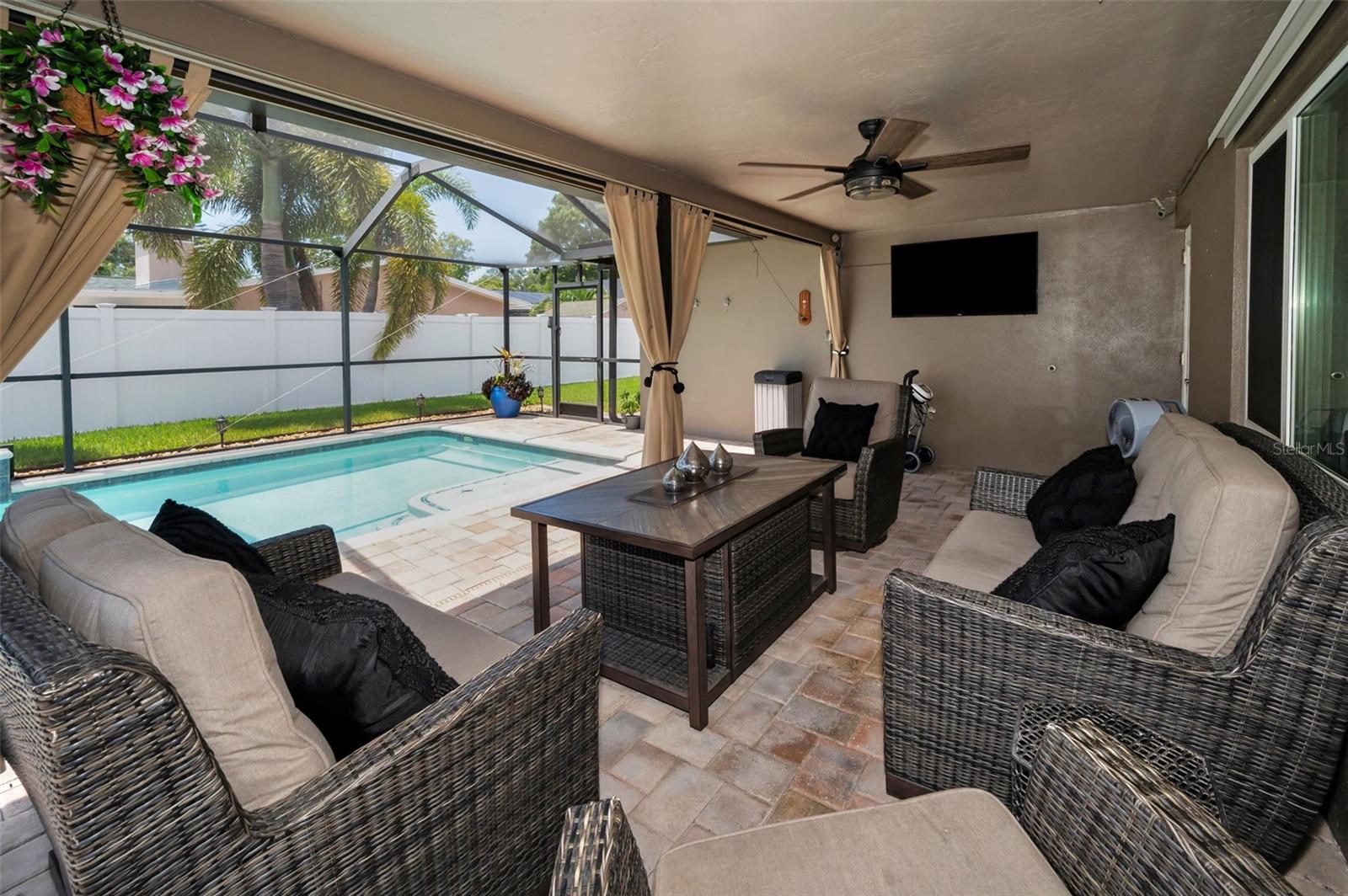 Lanai/Pool