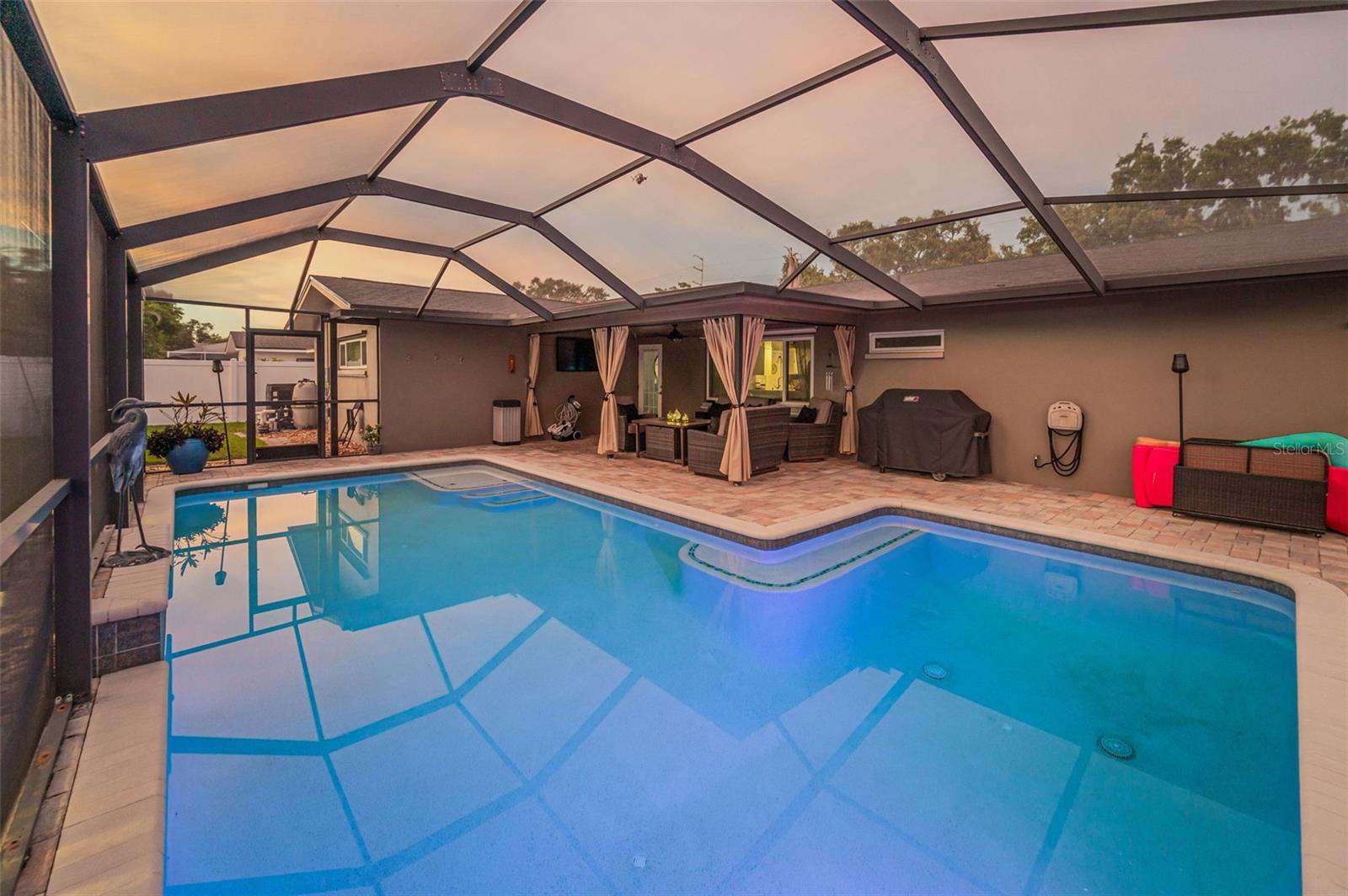 Pool/Lanai
