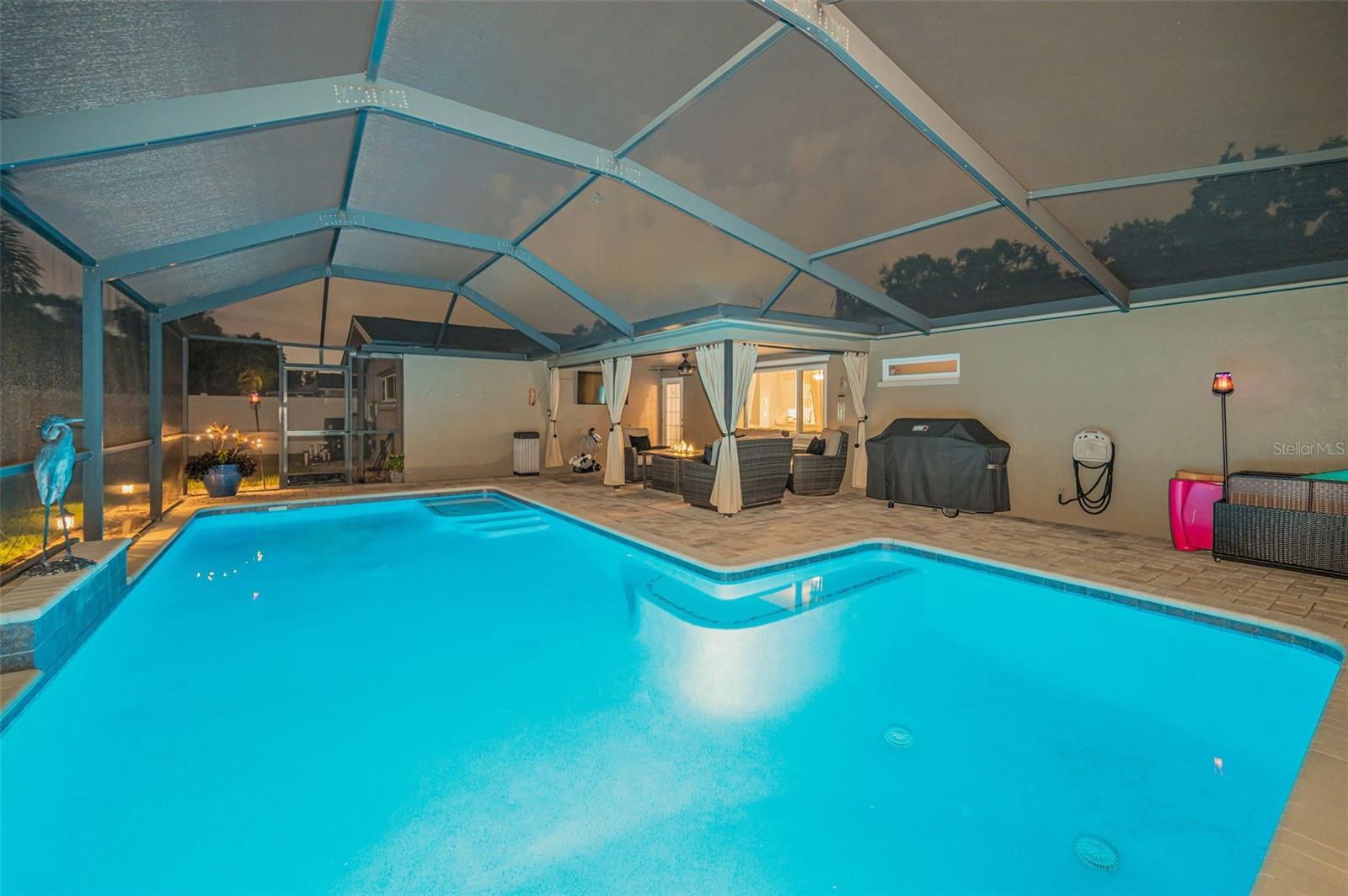 Pool/Lanai