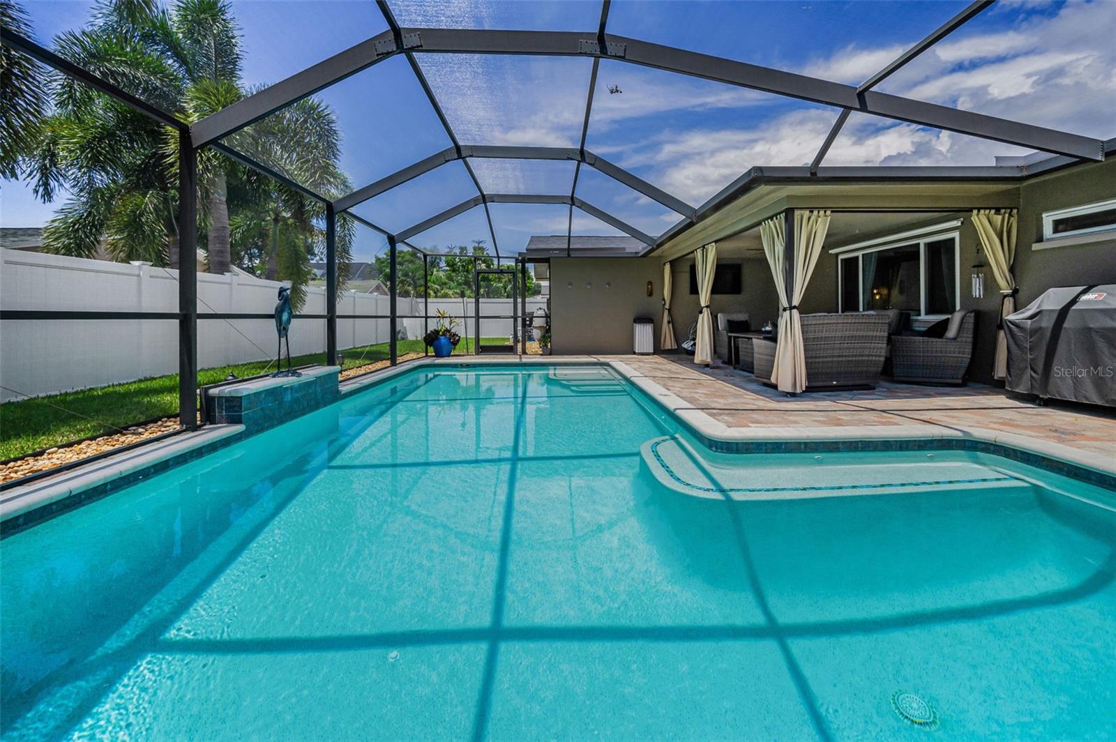 Pool/Lanai