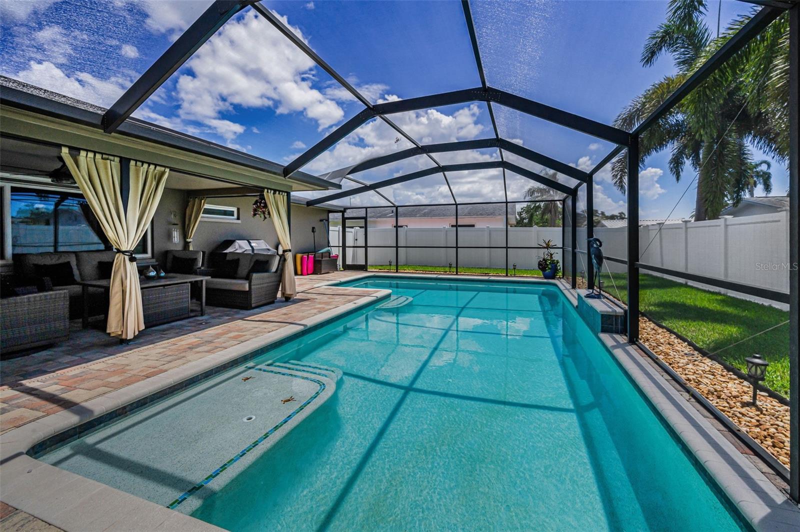 Pool/Lanai