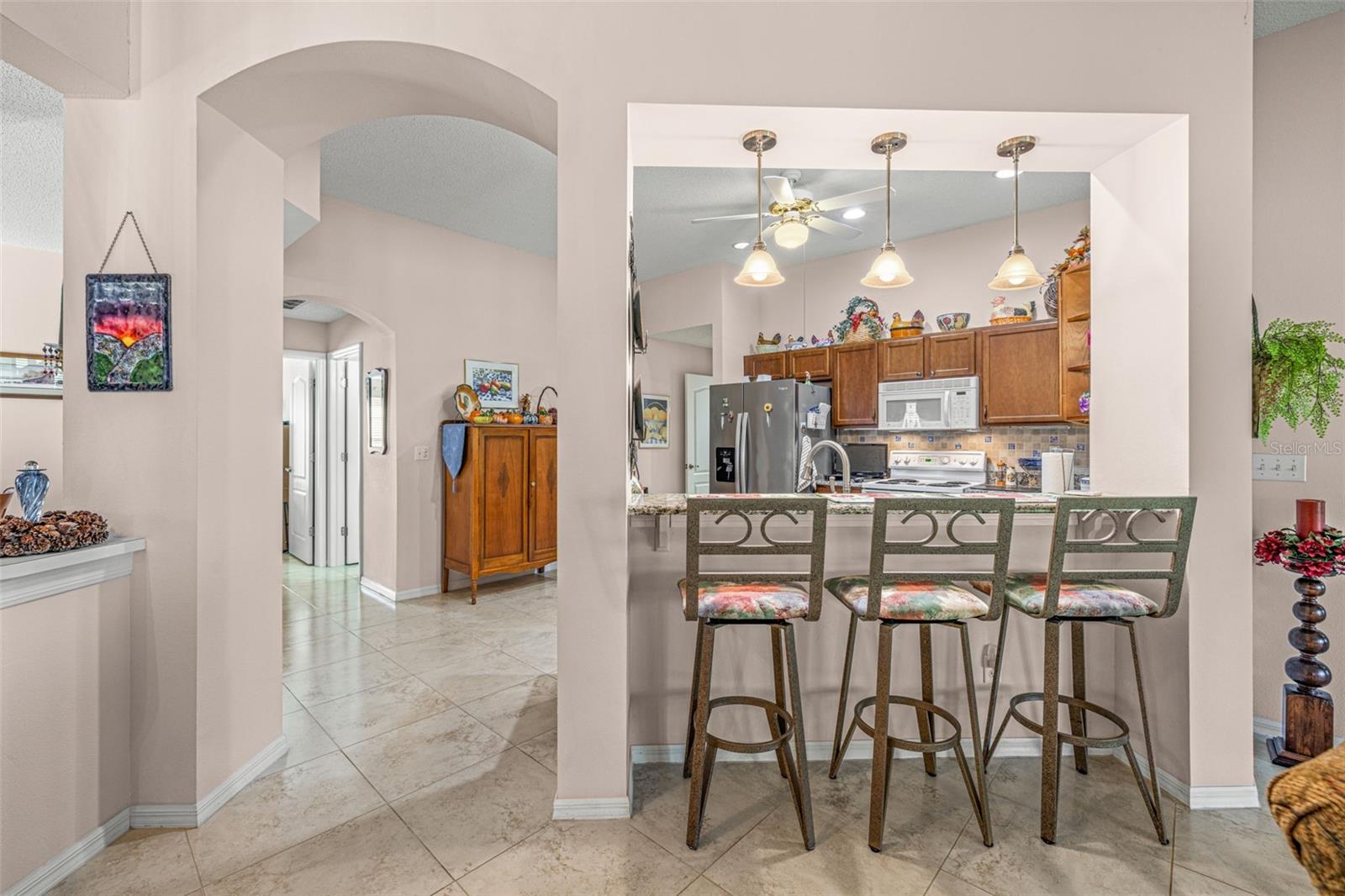 Breakfast bar and open kitchen