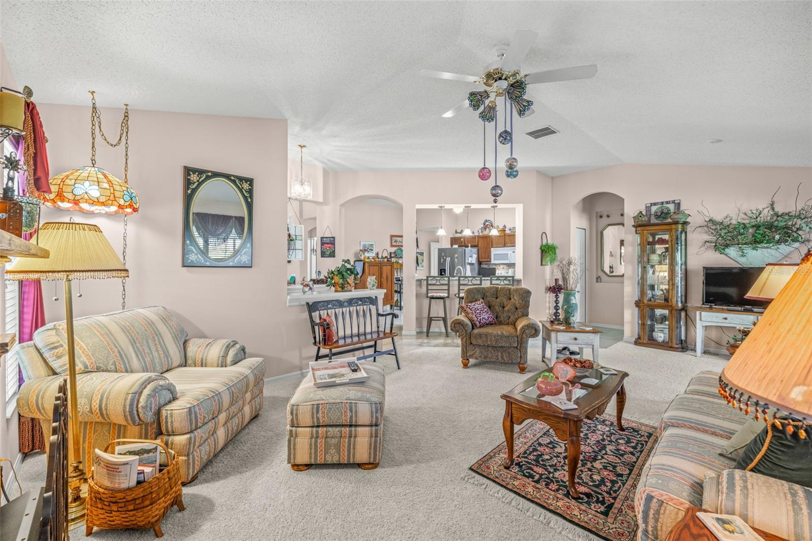 Spacious living room