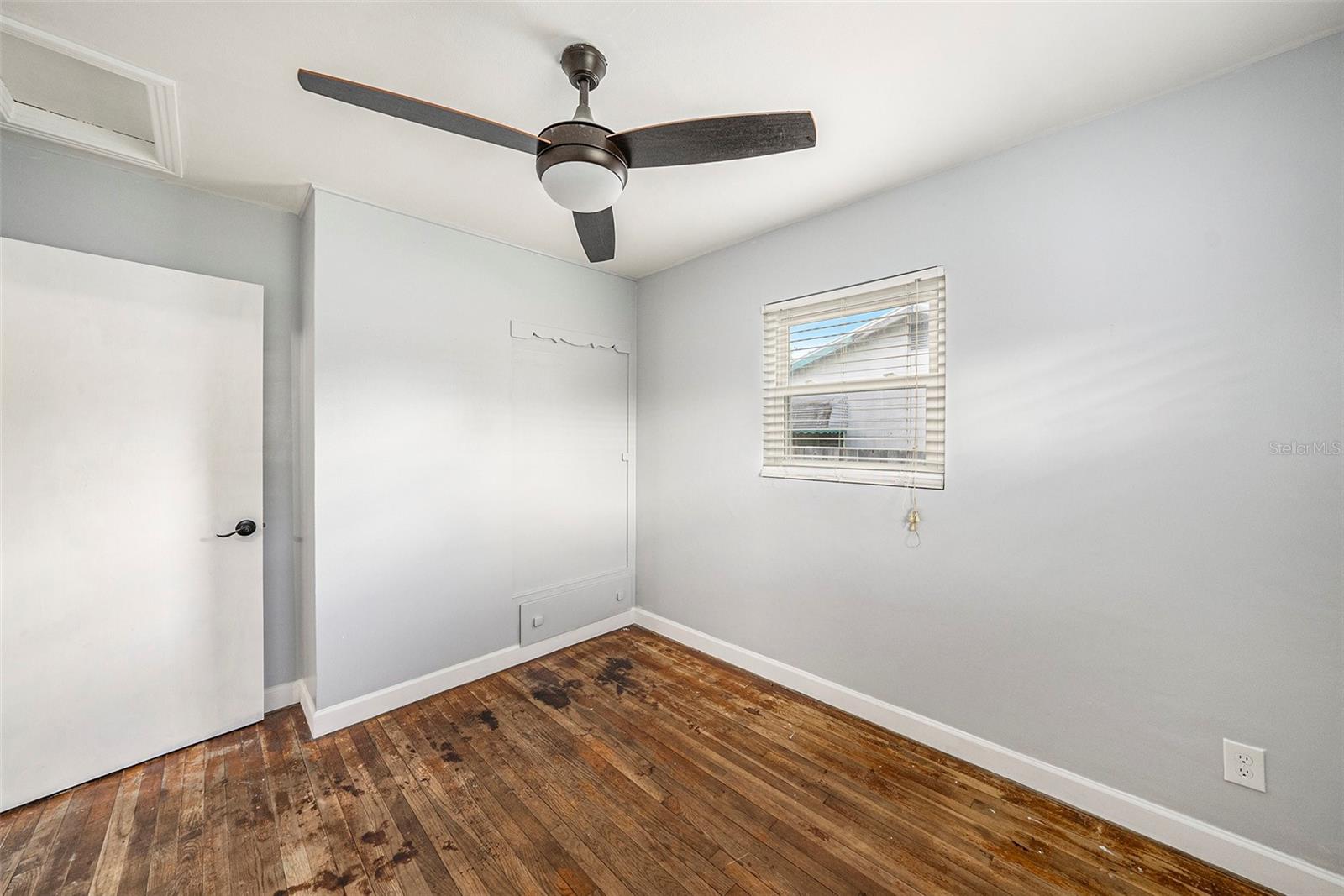 Second bedroom.