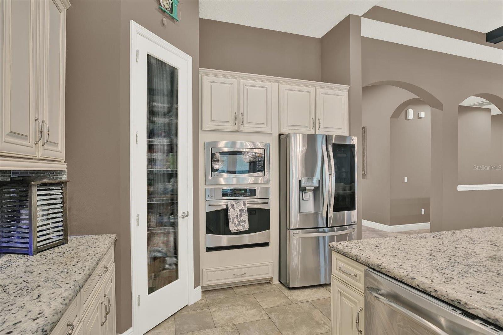 Walk in pantry