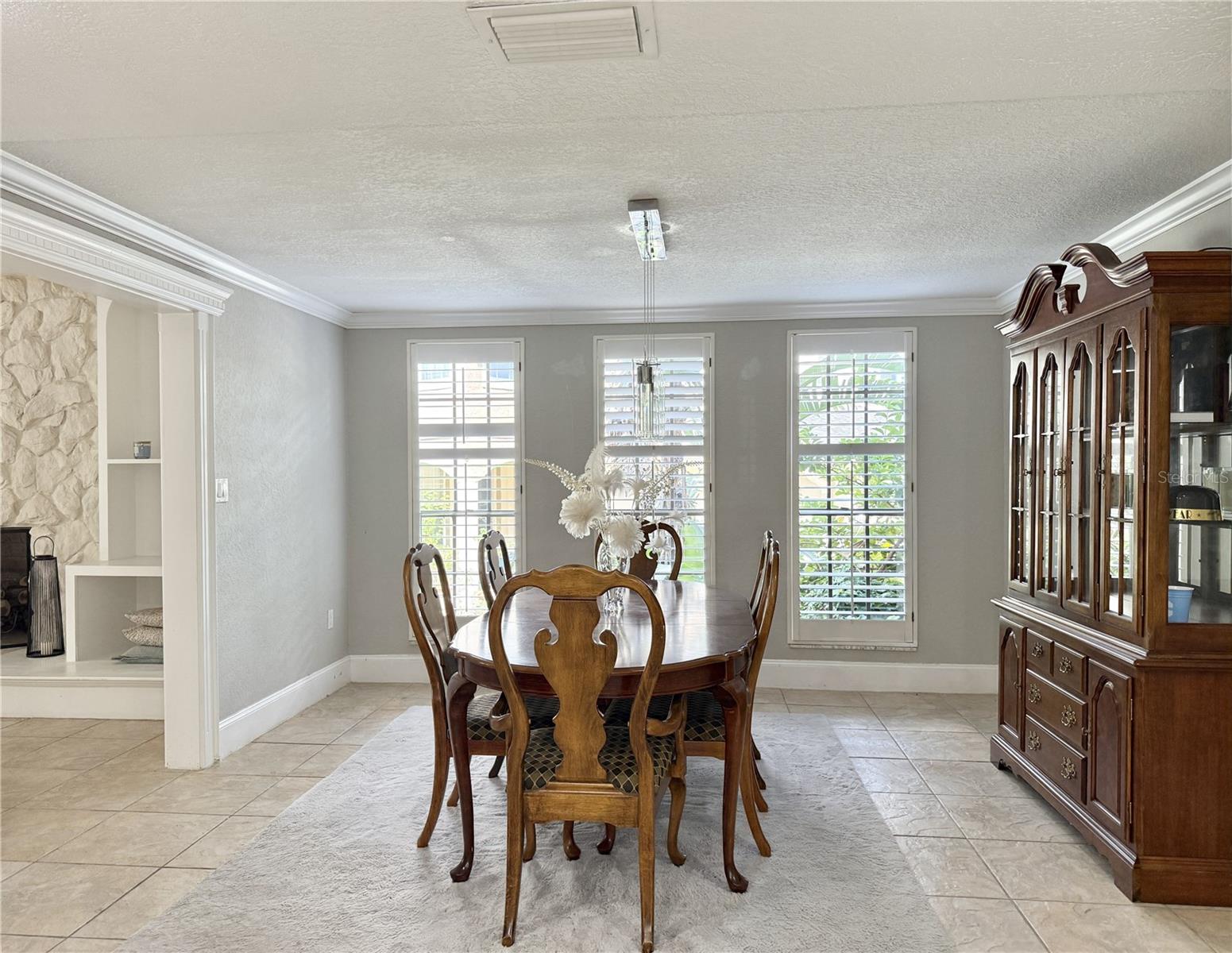Dining Area - 14 x 16