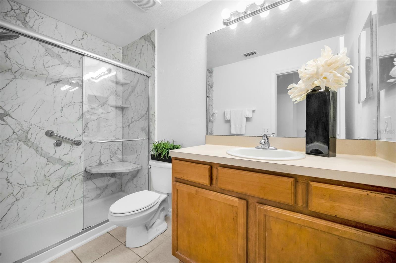 upstair full bathroom