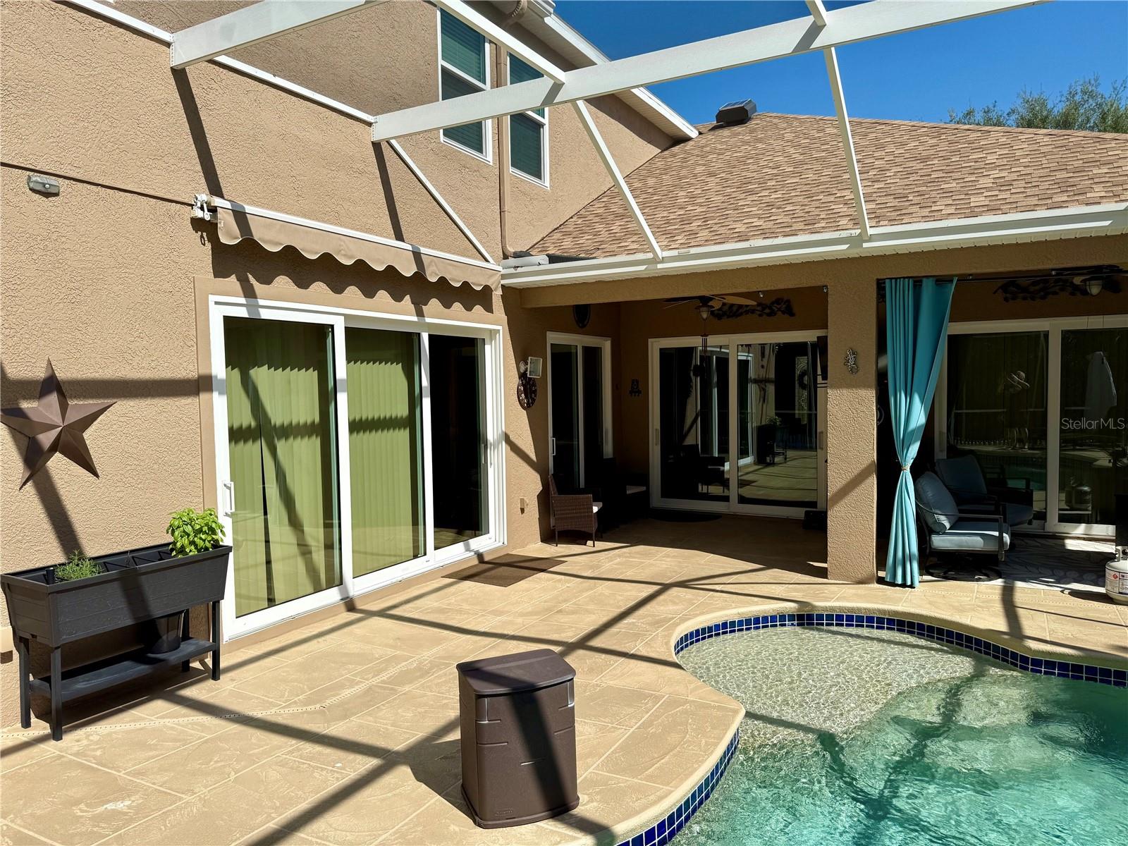 Beautiful, resurfaced lanai with retractable awning