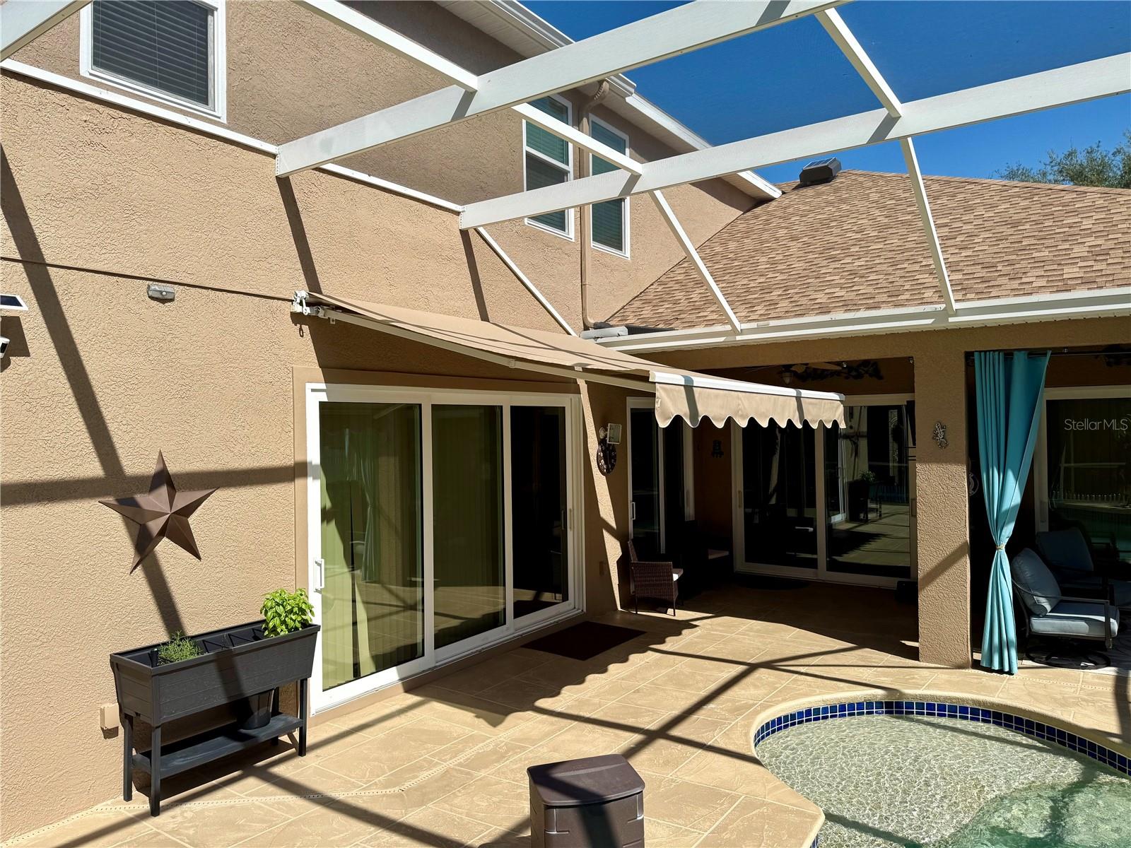 Beautiful, resurfaced lanai with retractable awning