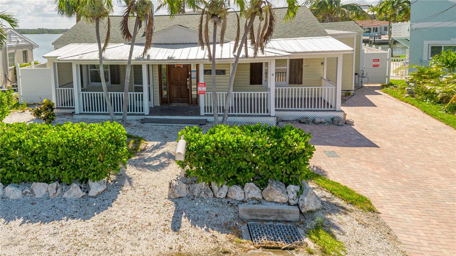 LARGE FRONT PATIO