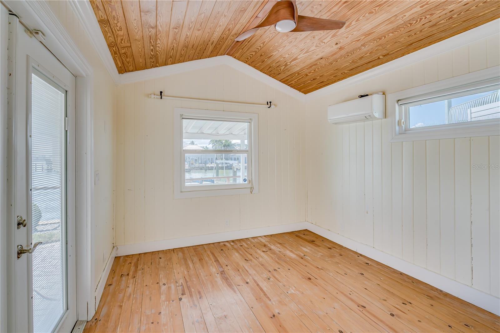 MASTER BEDROOM-SPLIT FLOOR PLAN