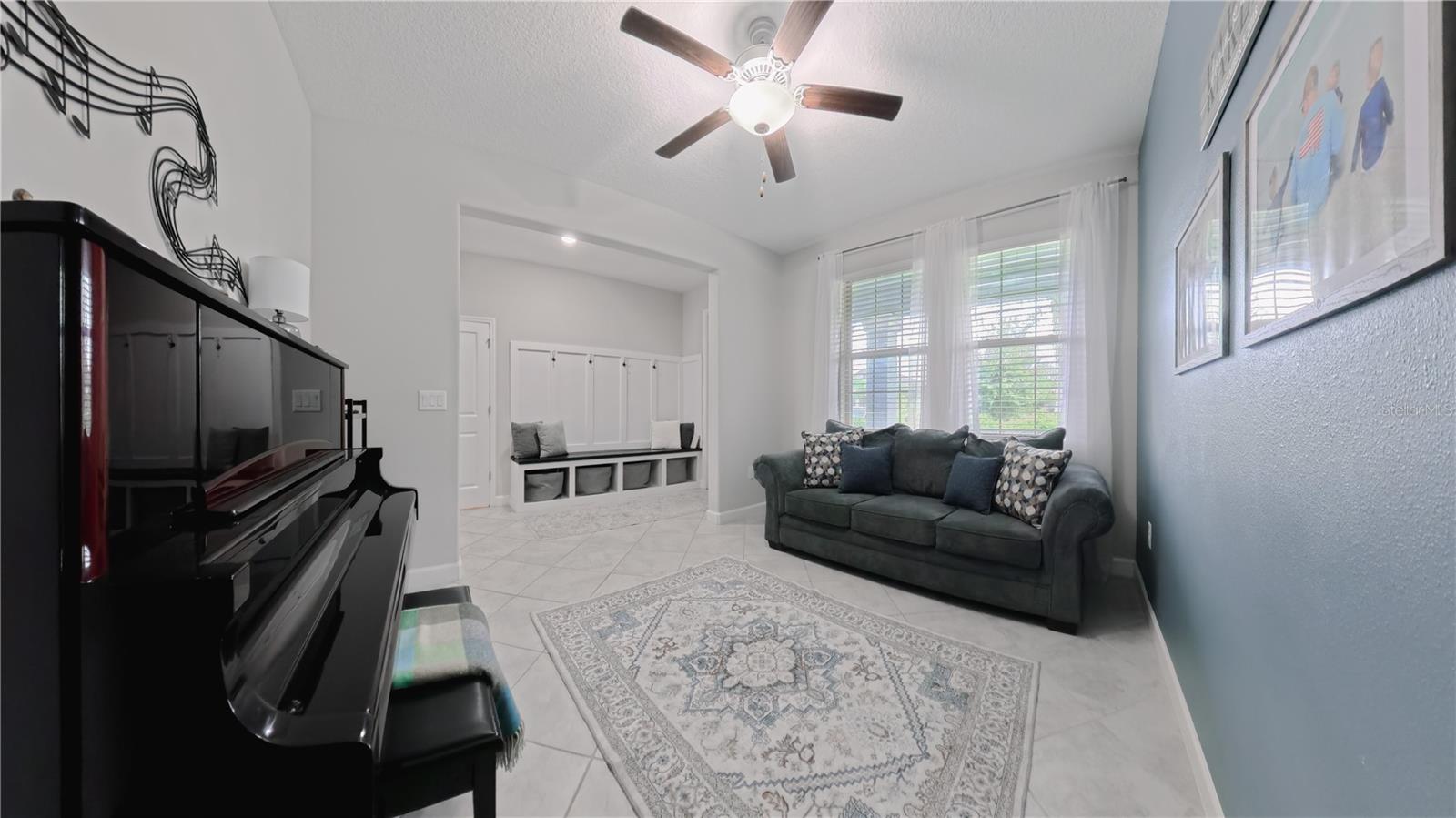 DINNING ROOM / Piano Room