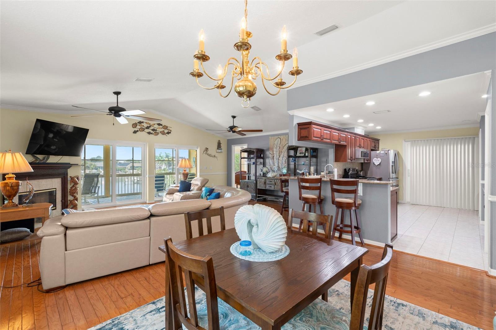 Dining/living space top floor