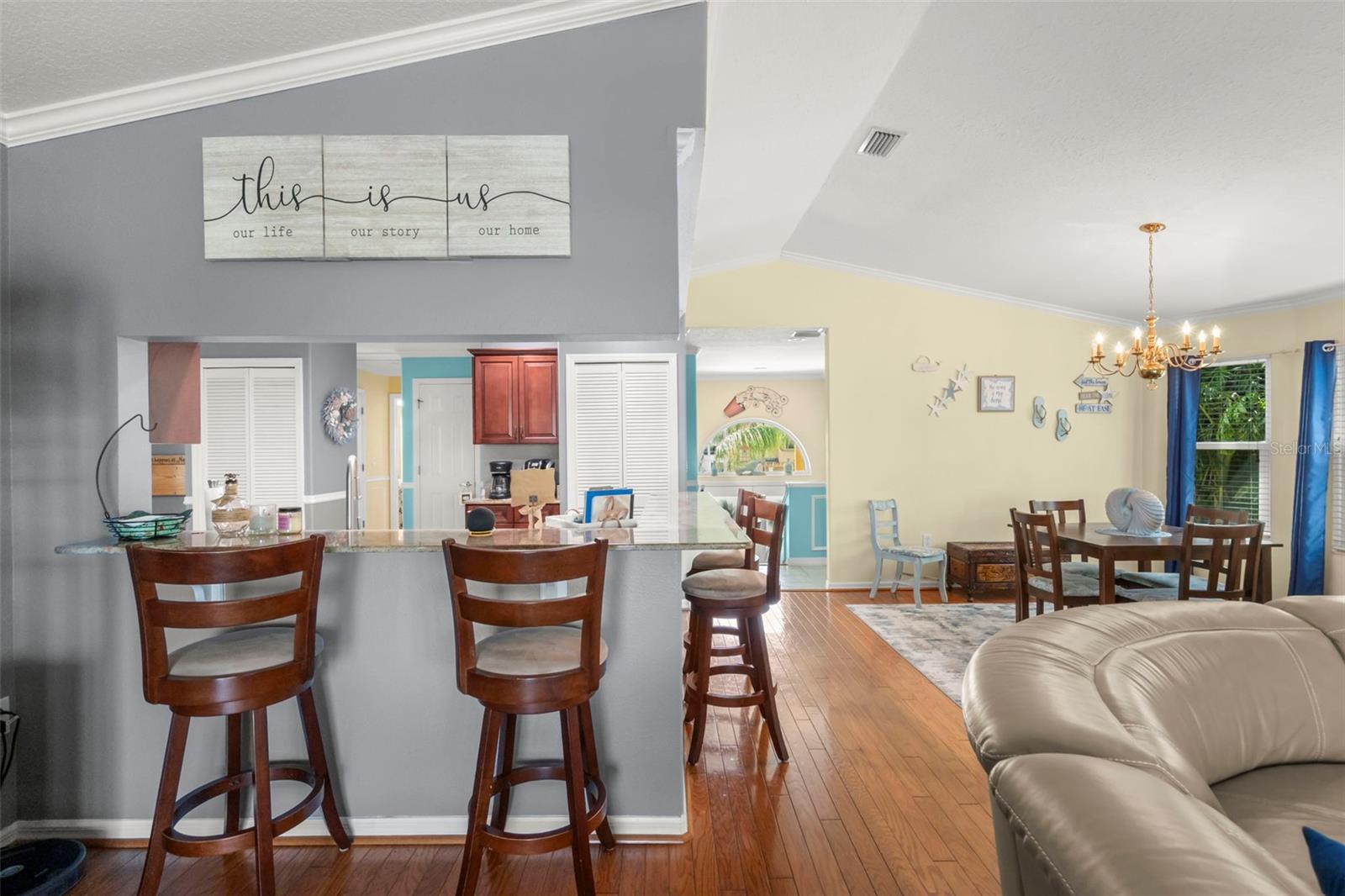 Breakfast bar - top floor