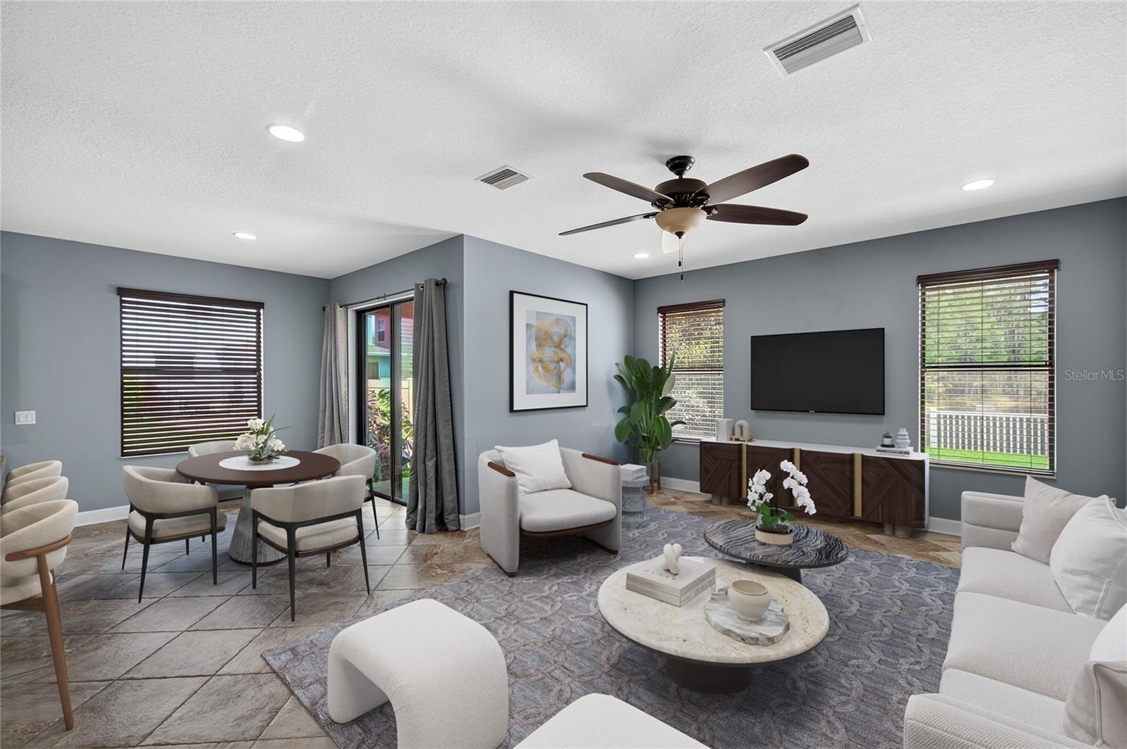 Staged Living/Dinette