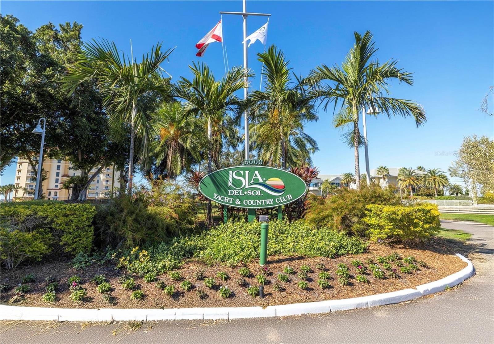 A short stroll to the Yacht and Country Club