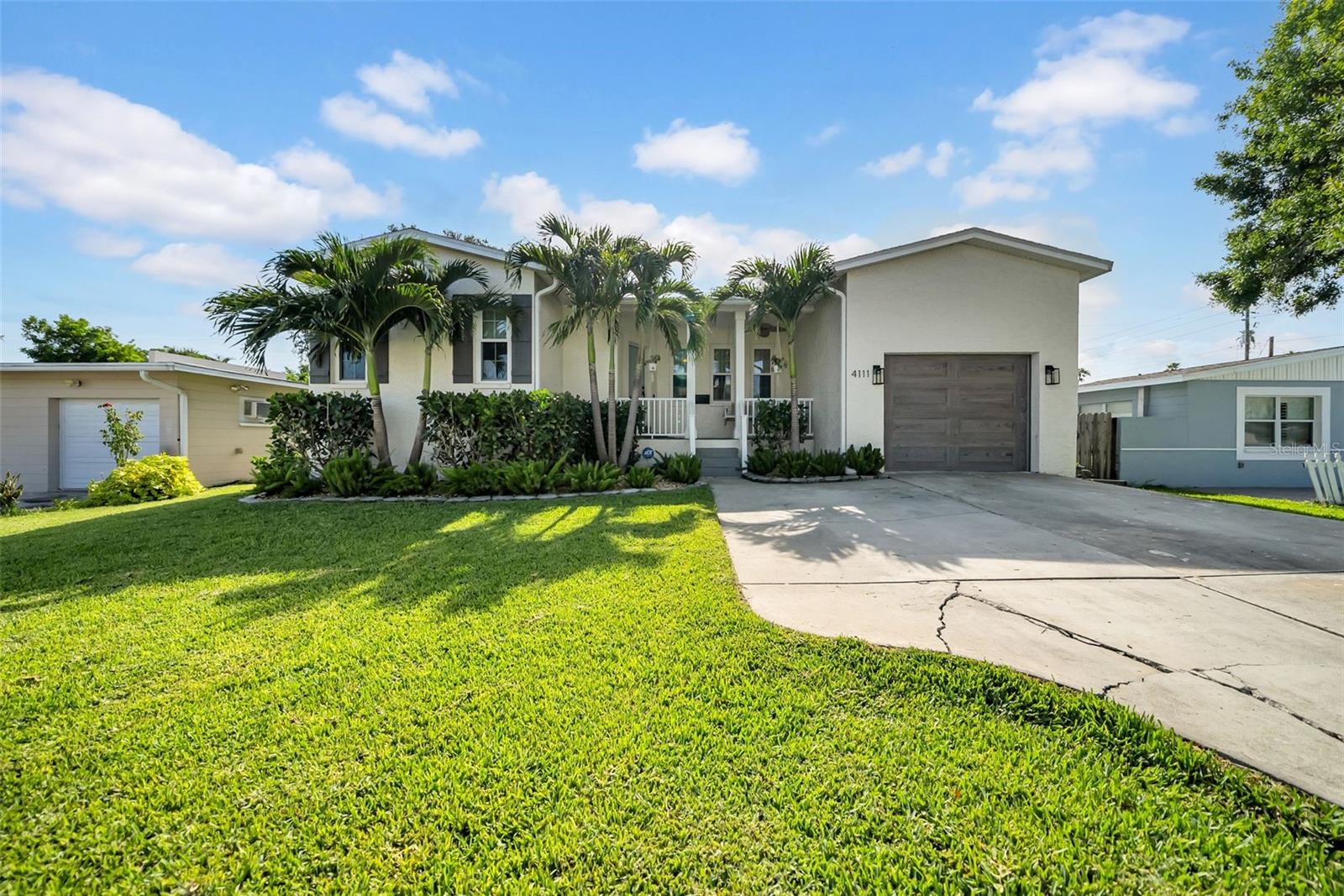 3 Bedrooms/2 Bathroom/ 1CG Pool Home