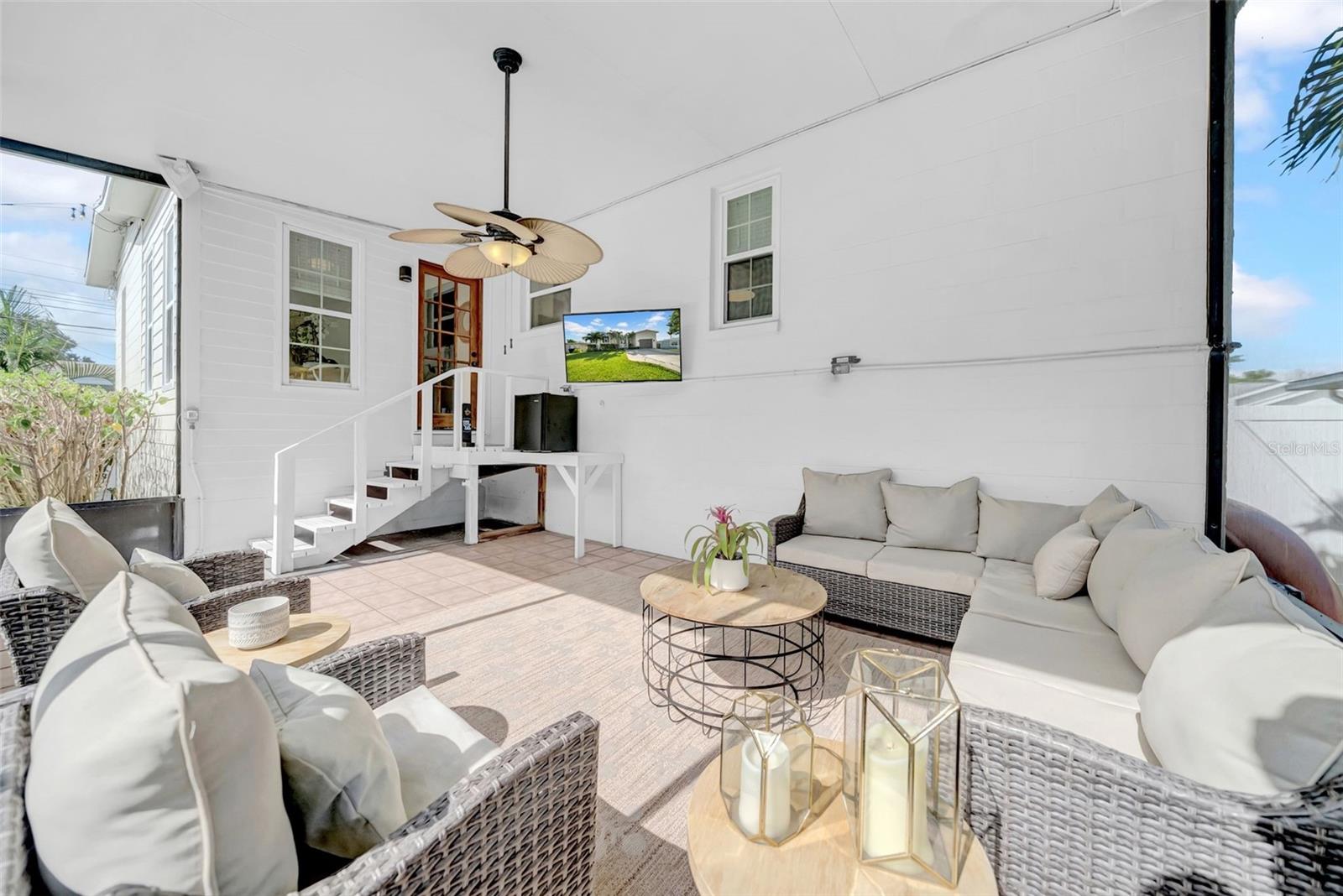 Great outdoor area to entertain friends/family